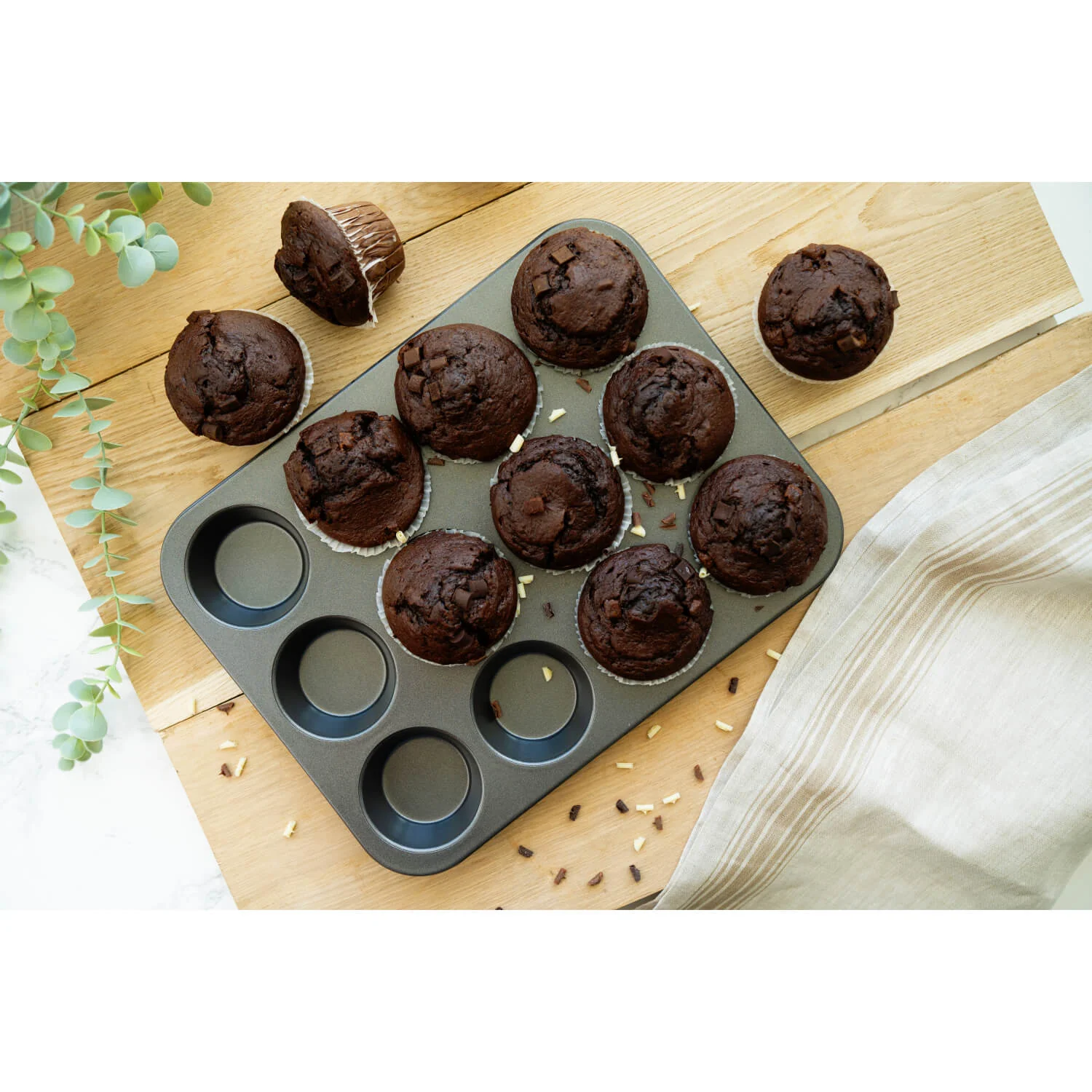 Luxe Bakeware Non-Stick Bun Pan - 12 Cup - Image 4
