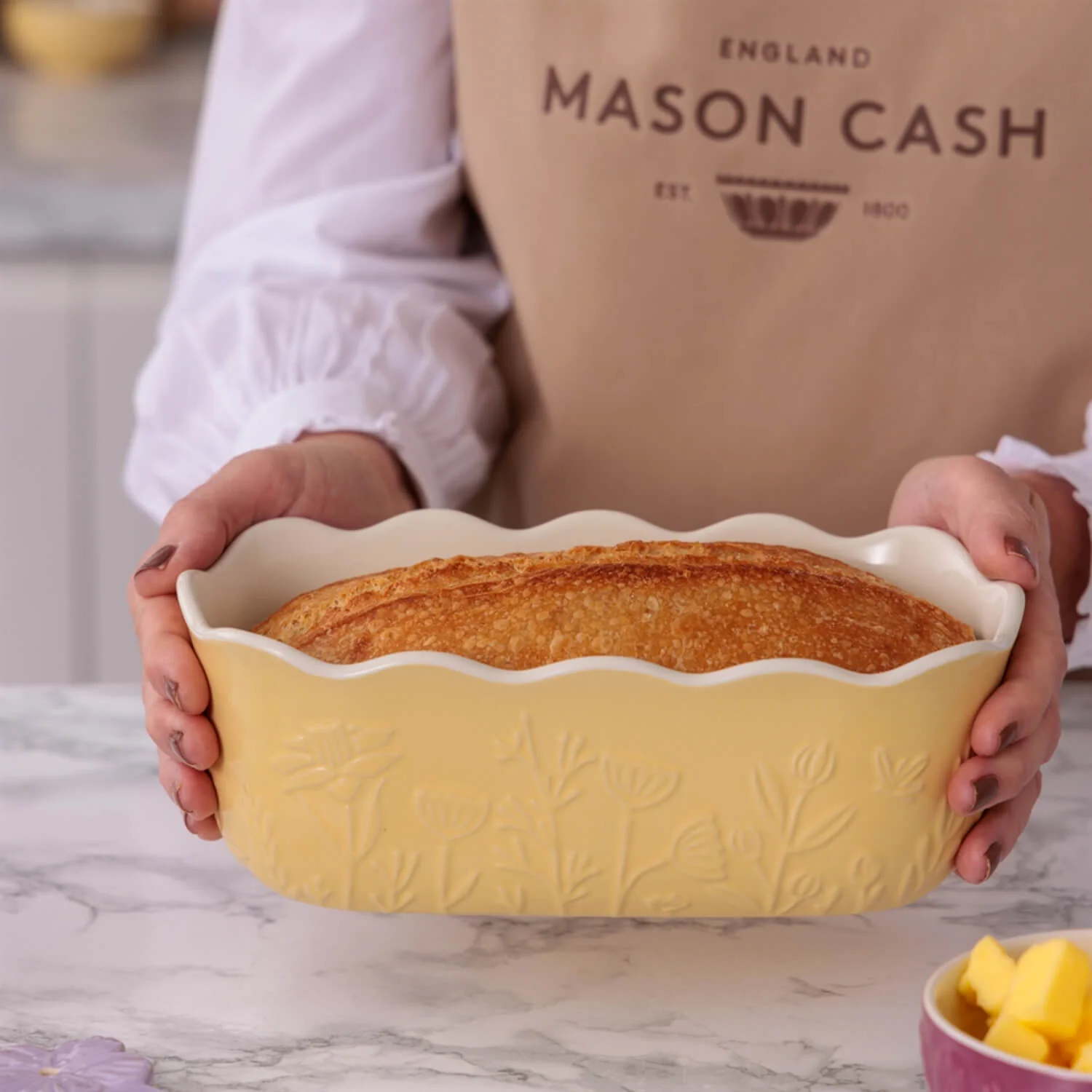 Mason Cash In The Meadow 22.5cm Stoneware Loaf Pan - Yellow - Image 4