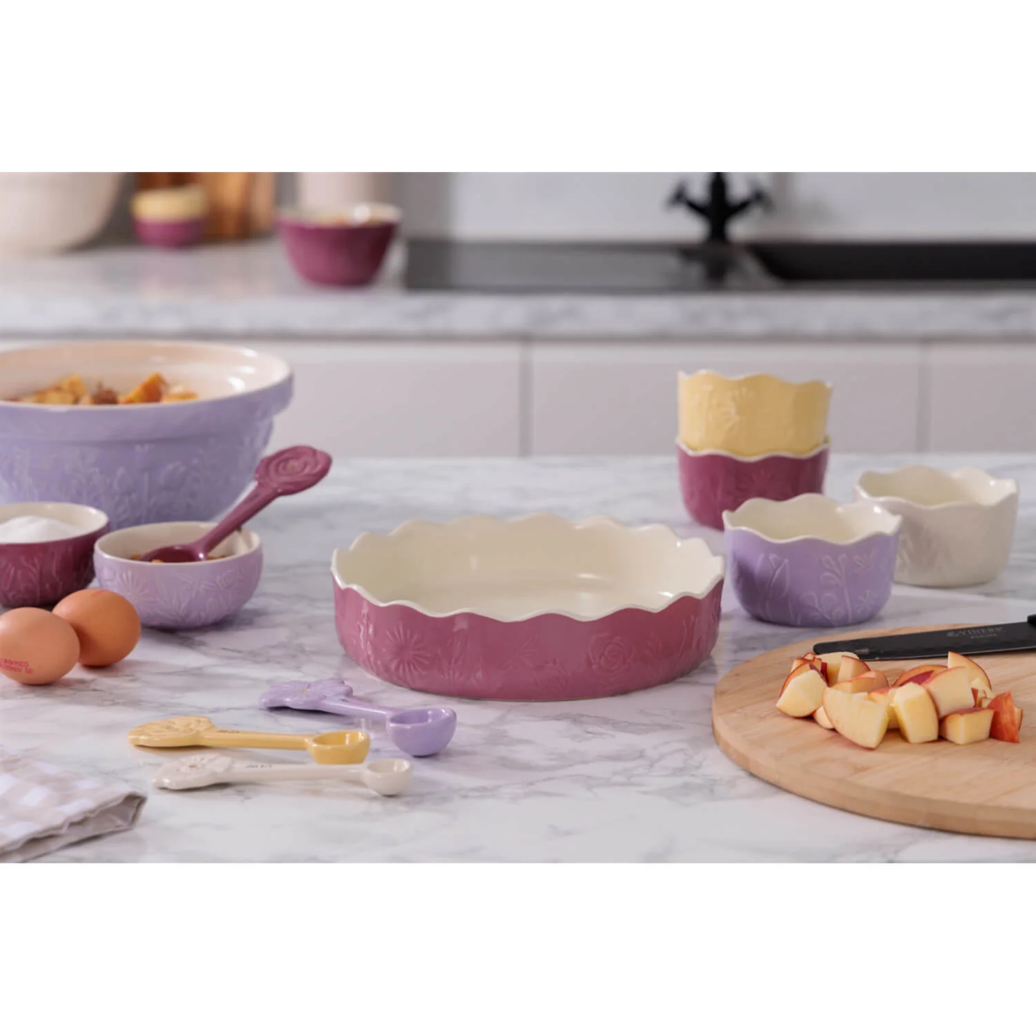 Mason Cash In The Meadow 23cm Stoneware Pie Dish - Pink - Image 3