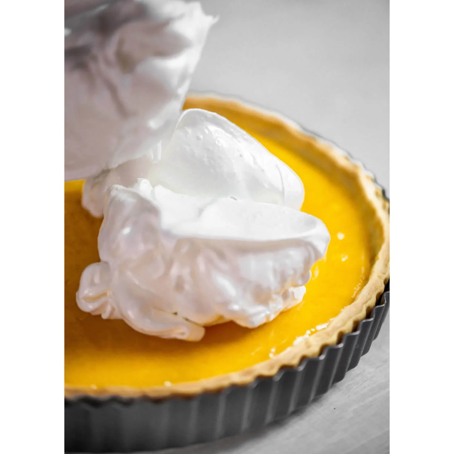Masterclass Non-Stick Loose Base Round Fluted Flan Tin - 18cm - Image 6