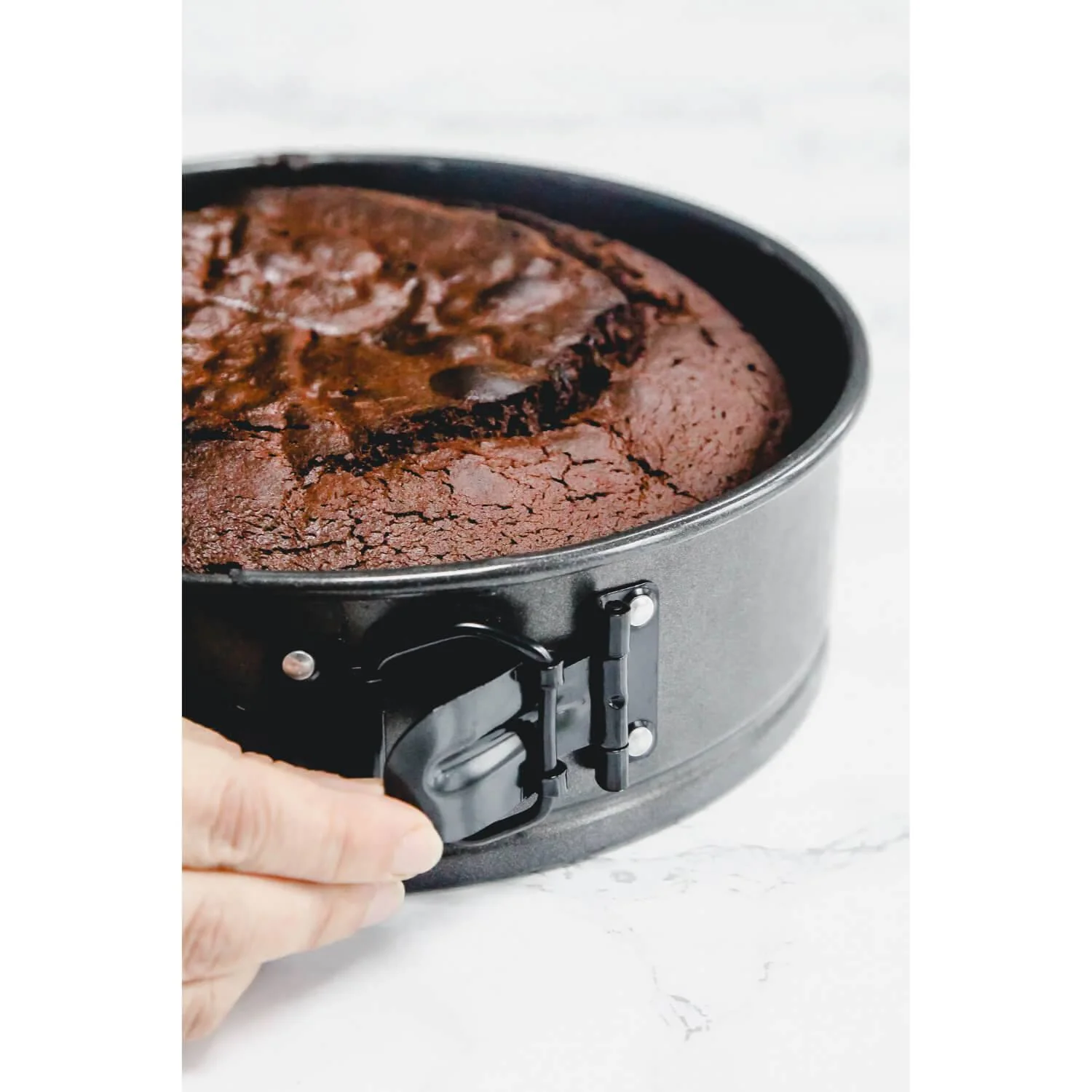 Masterclass Non-Stick Spring Form Round Cake Tin - 20cm - Image 3