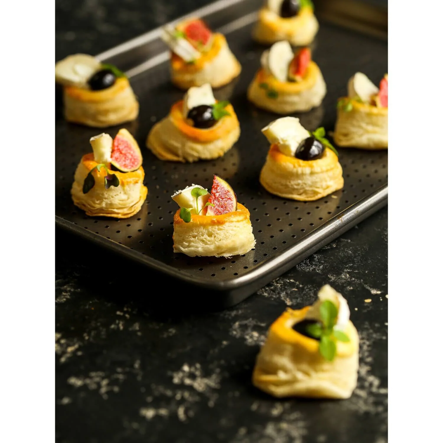 Masterclass Crusty Bake Non-Stick Baking Tray - 24cm - Image 4