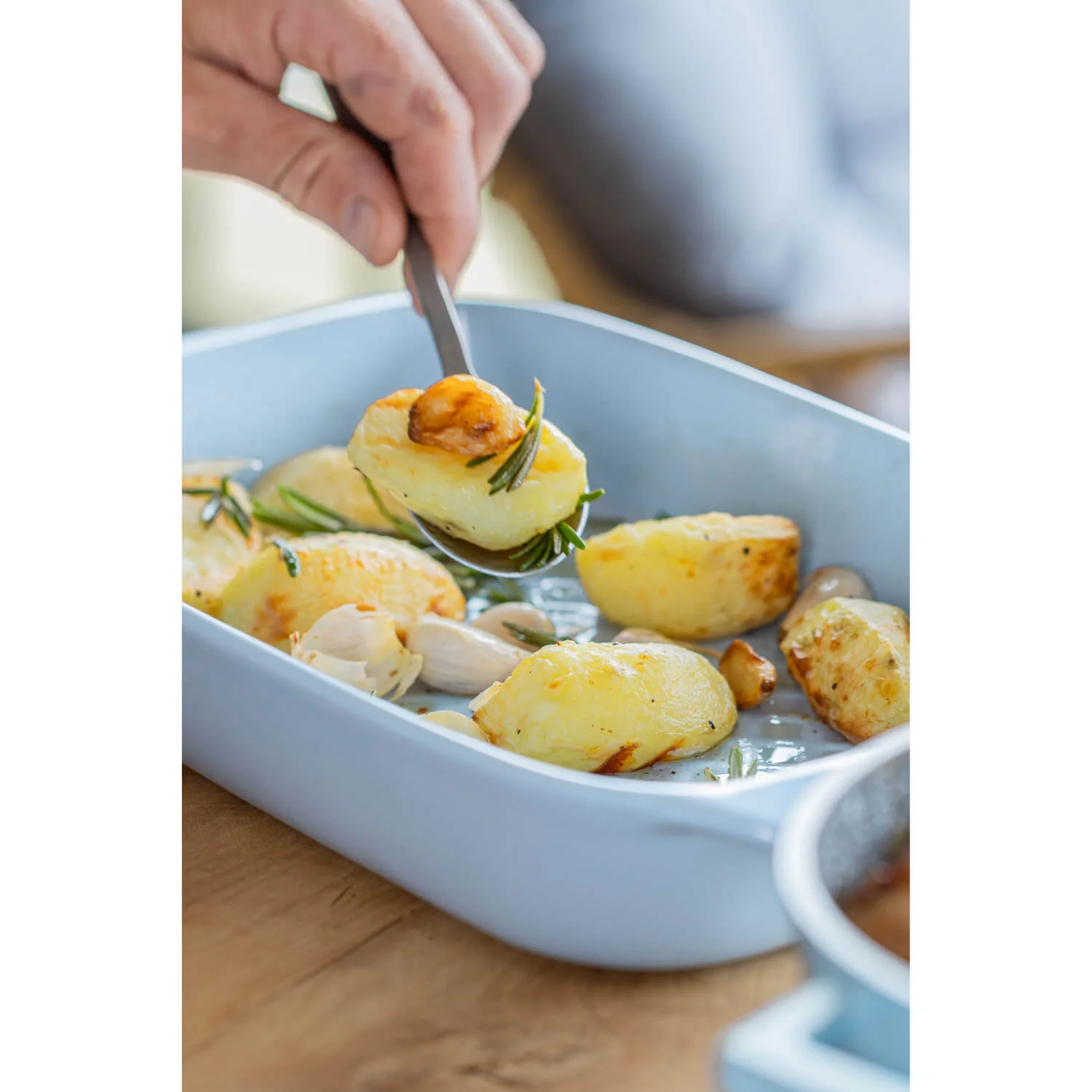 MasterClass 30cm Ceramic Roaster - Sky Blue - Image 7