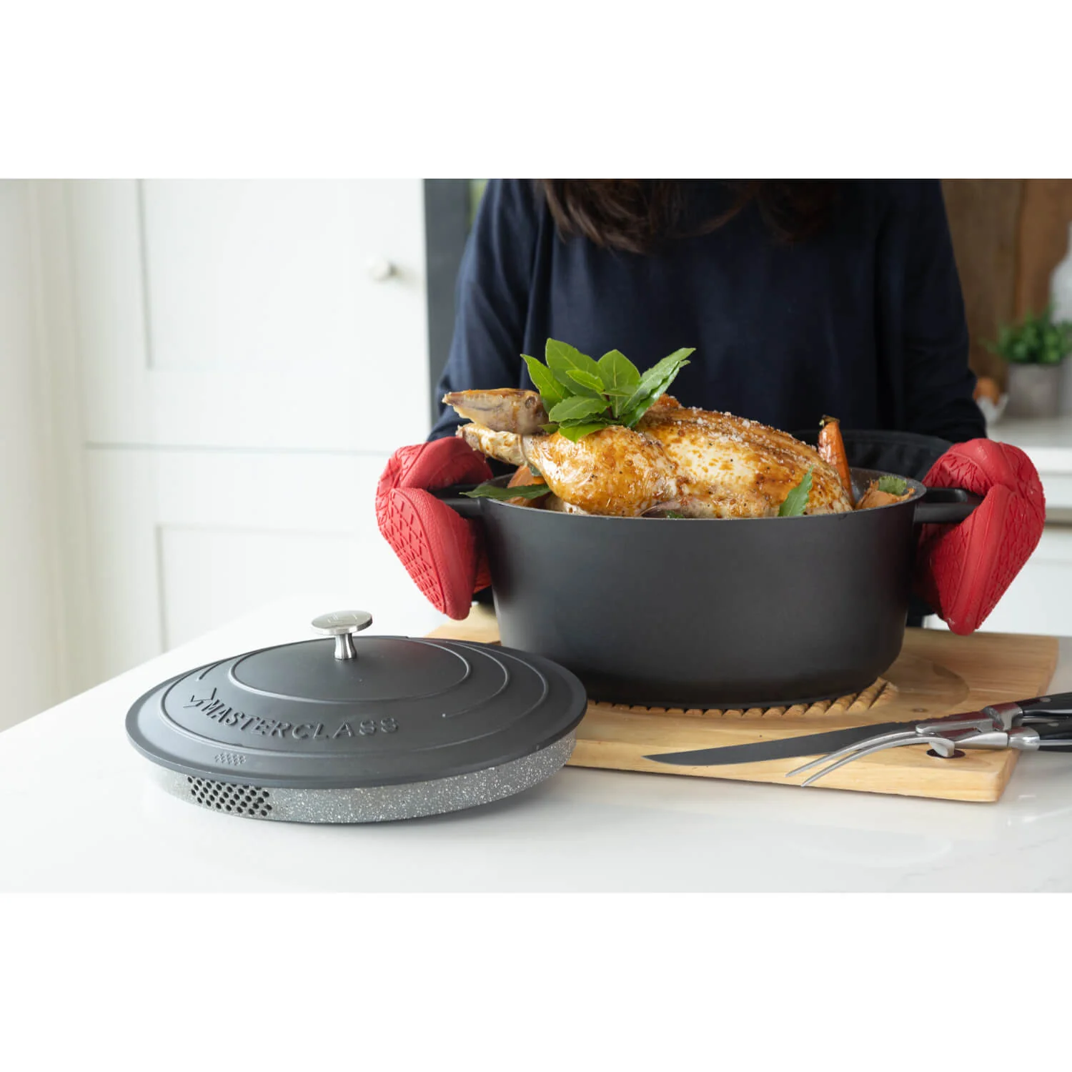 Masterclass Cast Aluminium 30cm Lightweight Ultimate Oval Casserole Dish - Black - Image 8