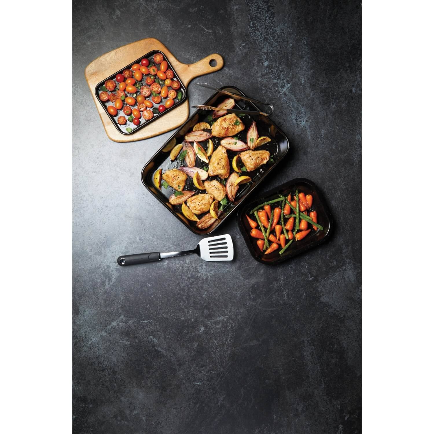 MasterClass Professional Vitreous Enamel Baking Tray - 23cm - Image 3