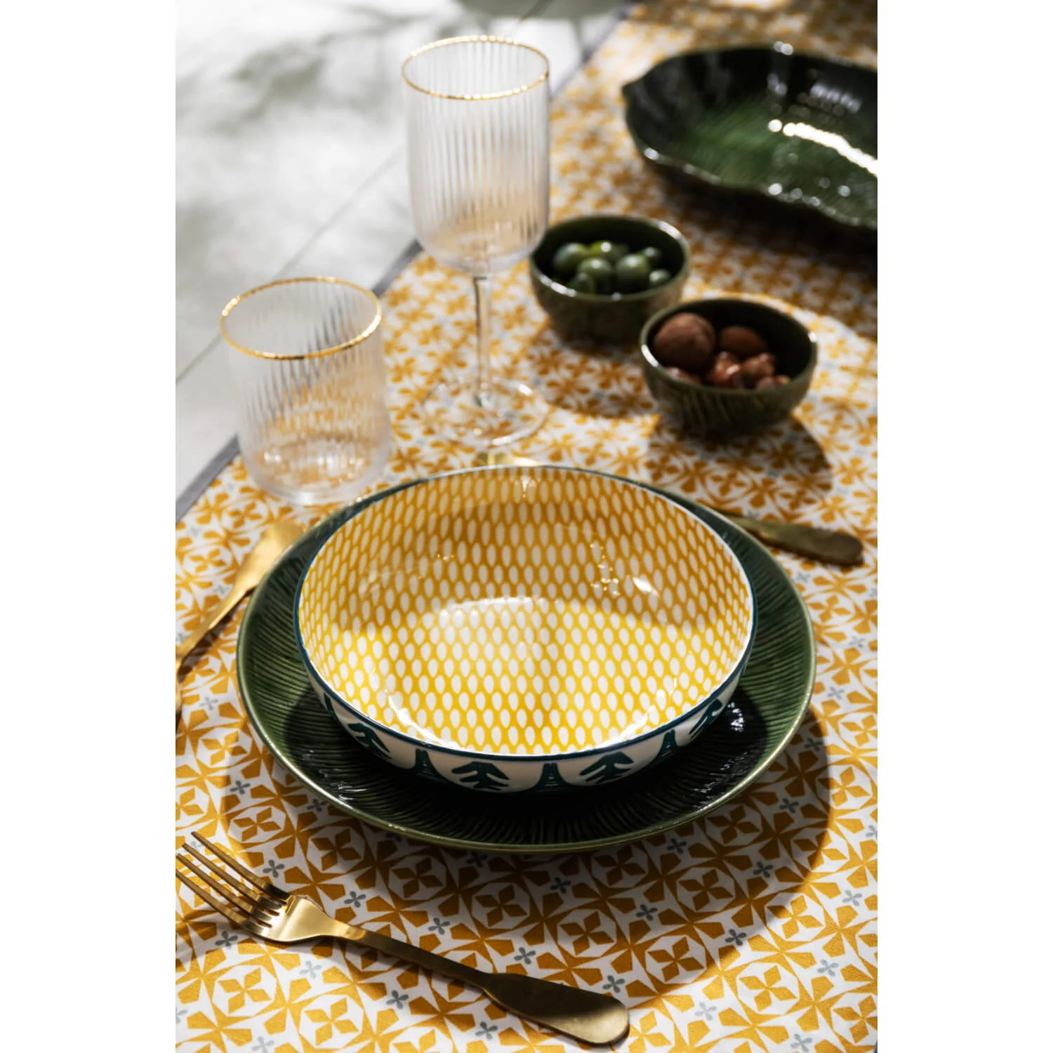 Mikasa 21cm Stoneware Pasta Bowl - Green Leaf - Image 4