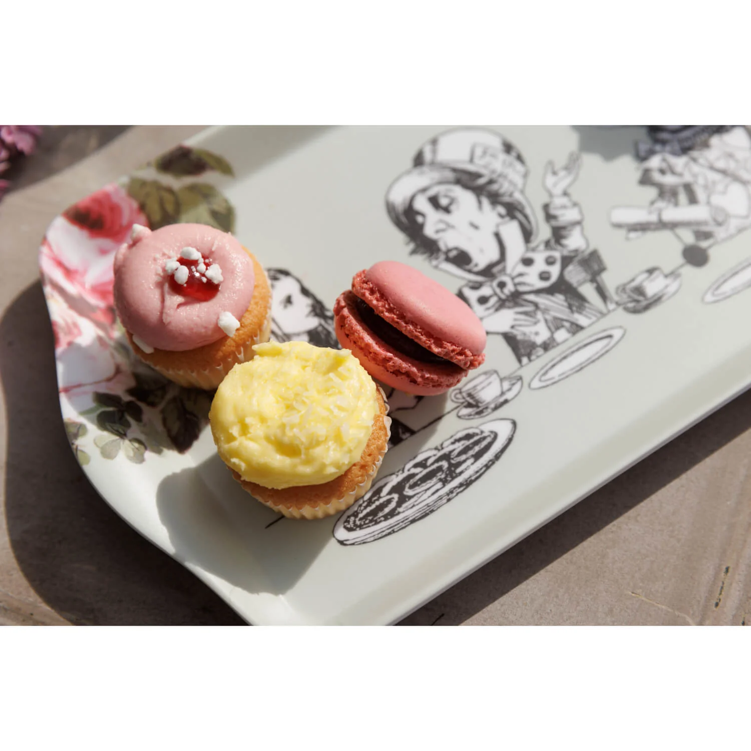 Mikasa V&A Alice In Wonderland Melamine Sandwich Tray - Image 6