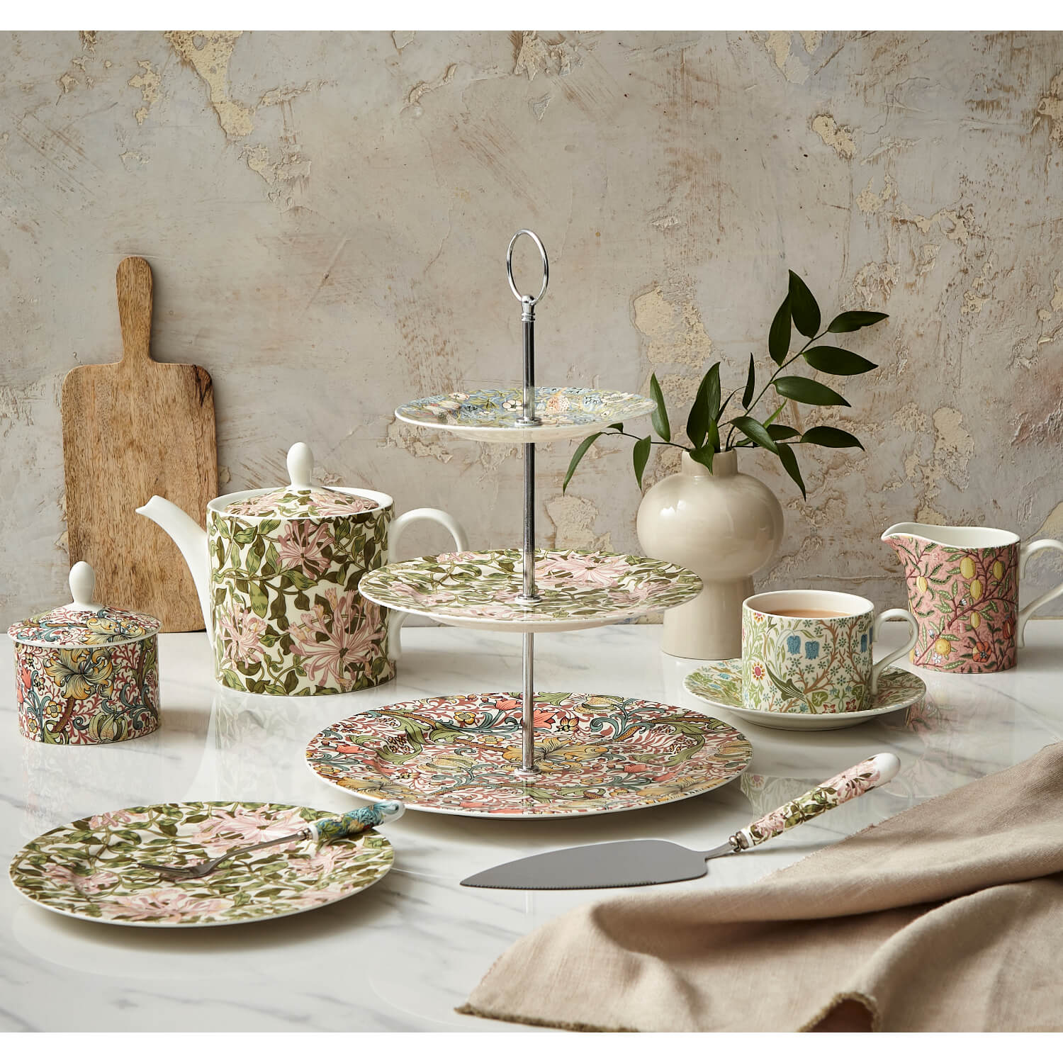 Morris & Co 4 Cup Porcelain Teapot - Honeysuckle - Image 8