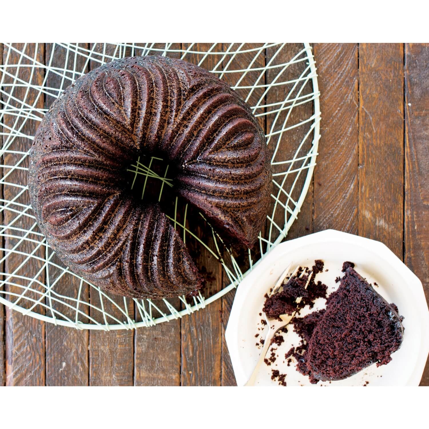 Nordic Ware Bavaria Bundt Pan - Graphite - Image 4