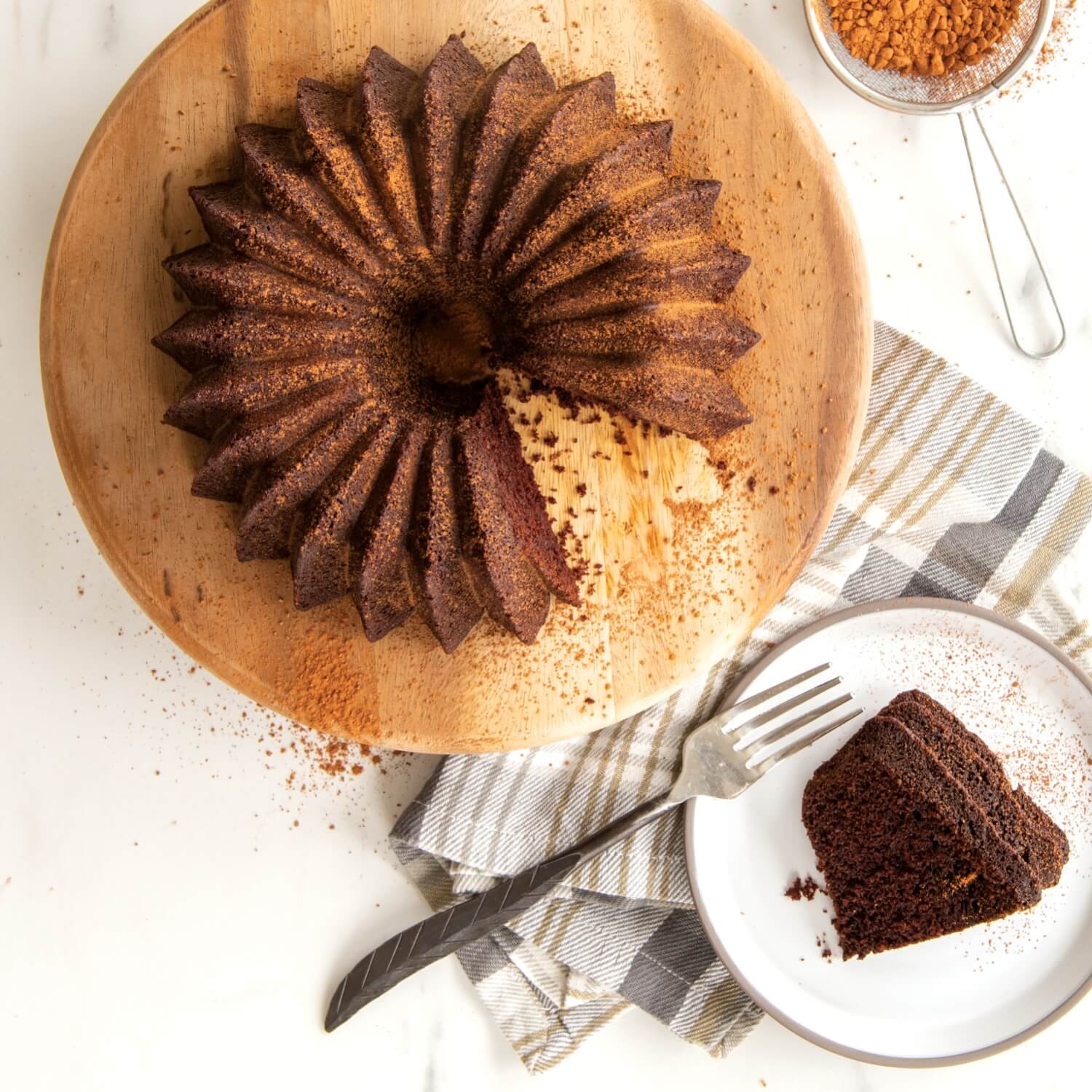 Nordic Ware Brilliance 5-Cup Bundt Pan - Gold - Image 3