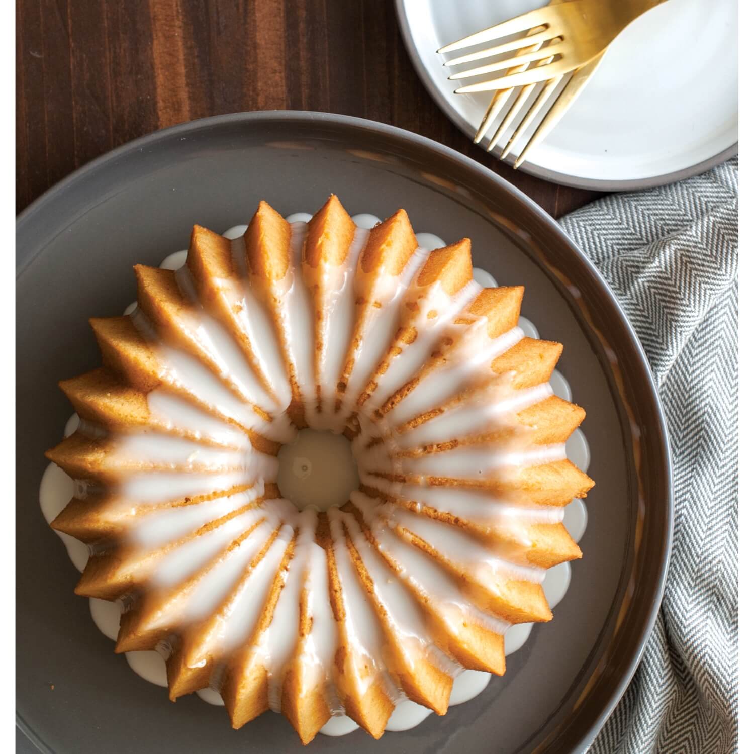 Nordic Ware Brilliance 5-Cup Bundt Pan - Gold - Image 5