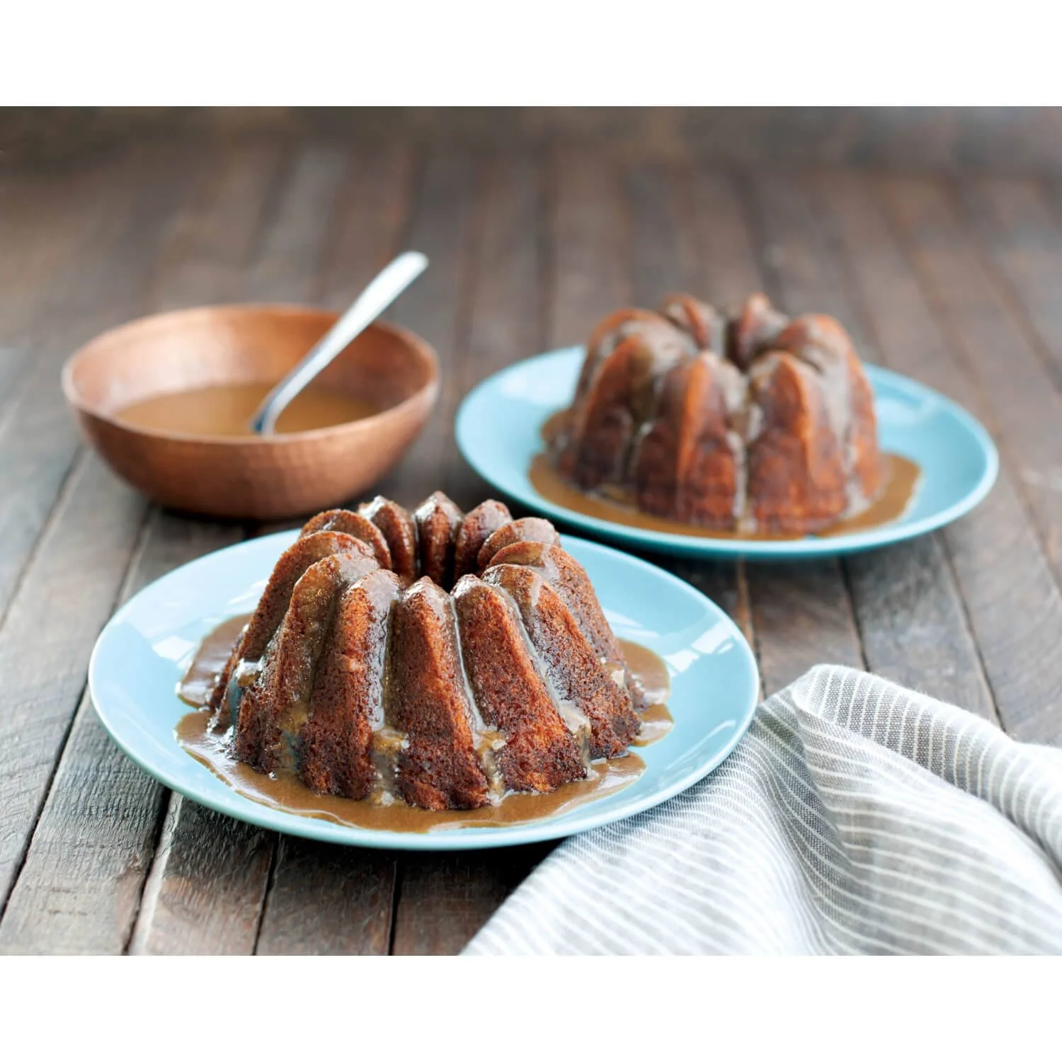 Nordic Ware Bundt Duet Pan - Graphite - Image 3