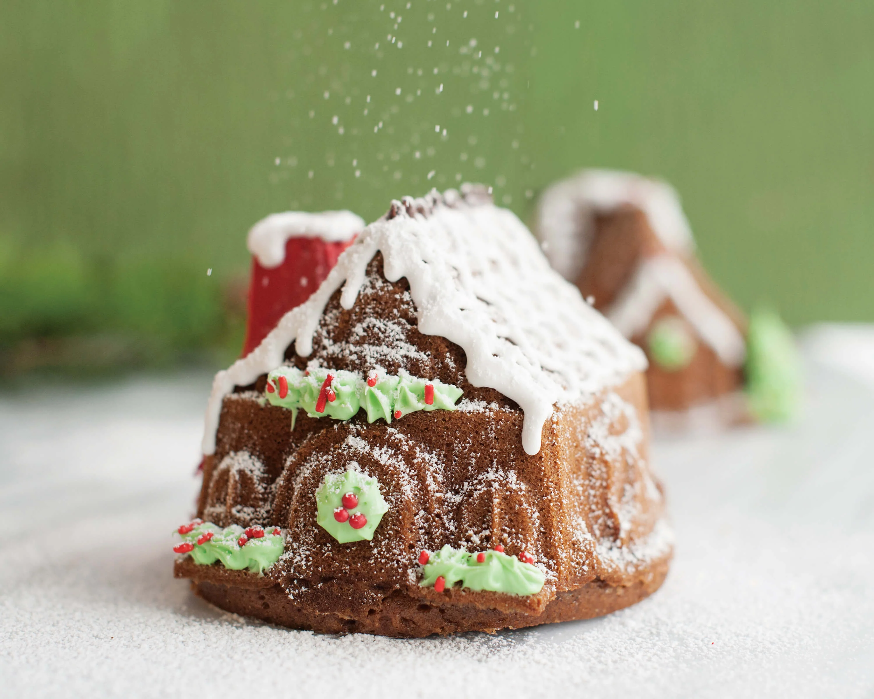 Nordic Ware Gingerbread House Duet Aluminium Pan - Image 3
