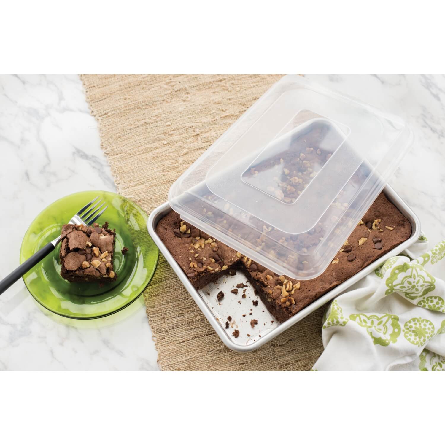 Nordic Ware Naturals Aluminium Cake Pan with Lid - Image 4