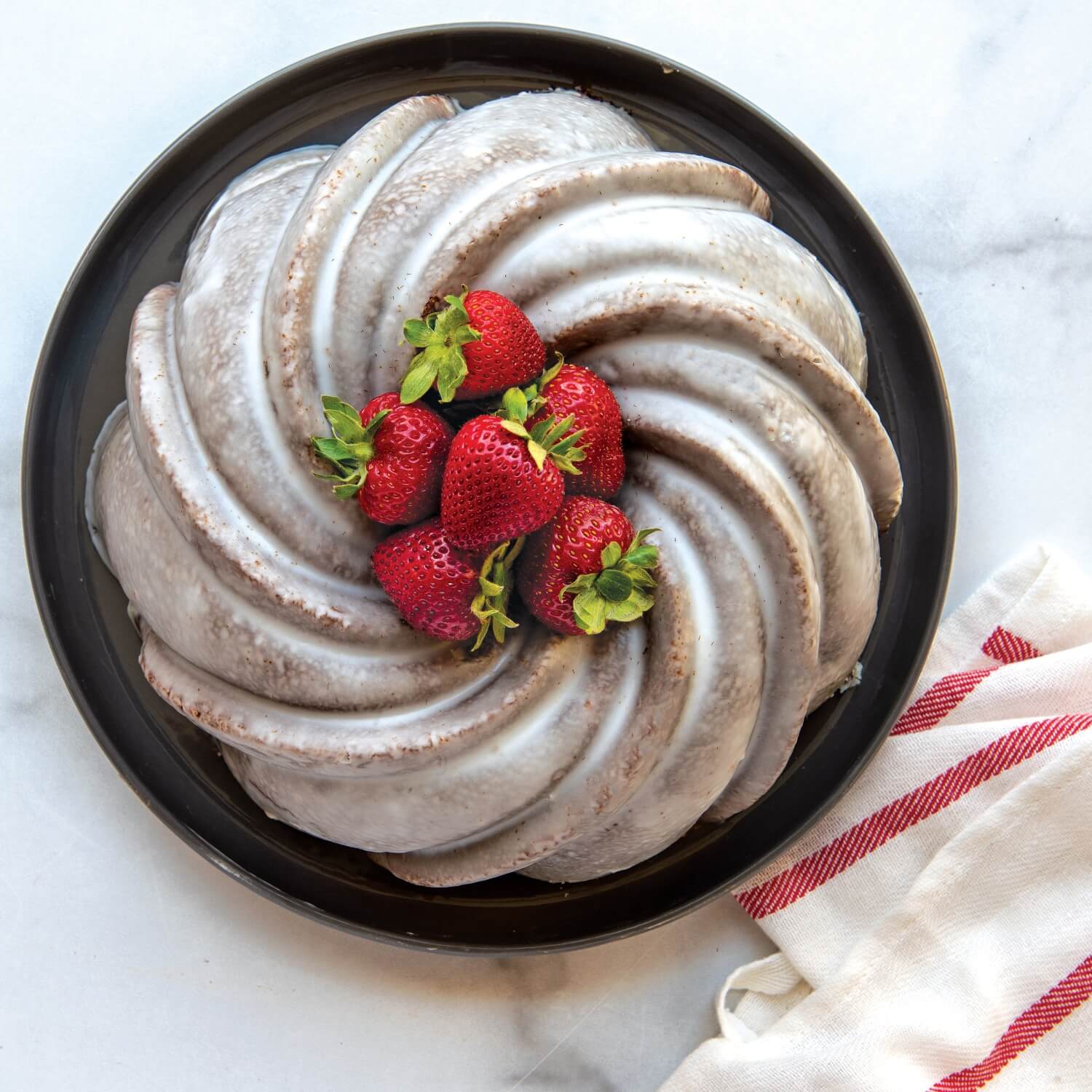 Nordic Ware Swirl Bundt Pan - Gold - Image 2