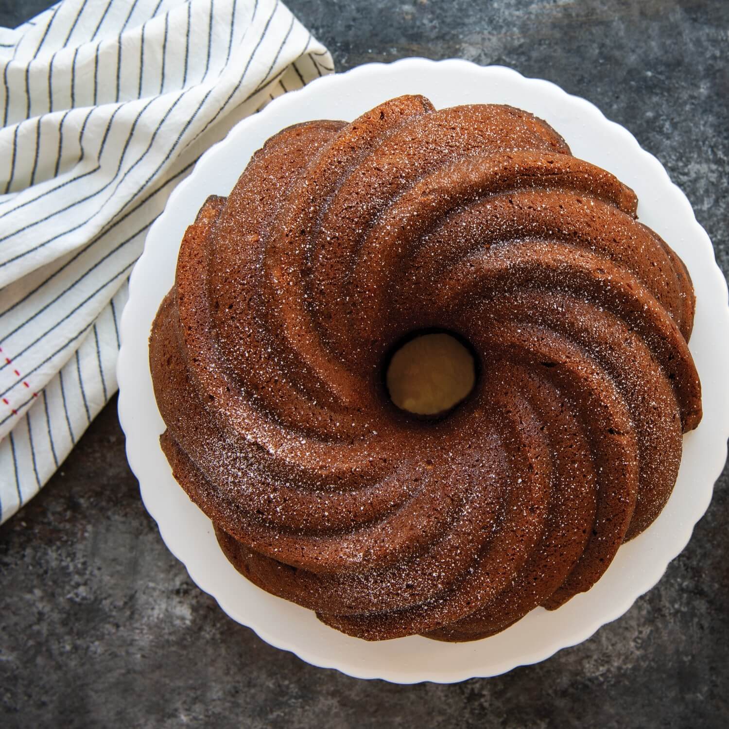 Nordic Ware Swirl Bundt Pan - Gold - Image 4