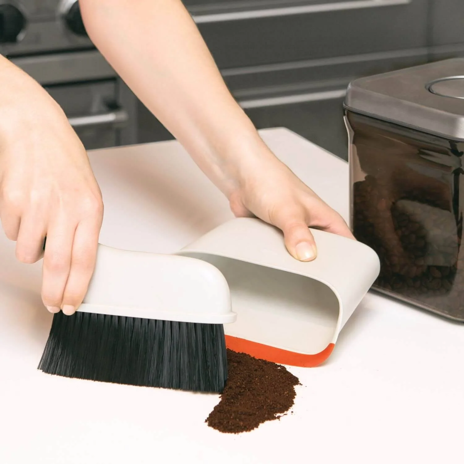 OXO Good Grips Compact Dustpan & Brush Set - Image 4