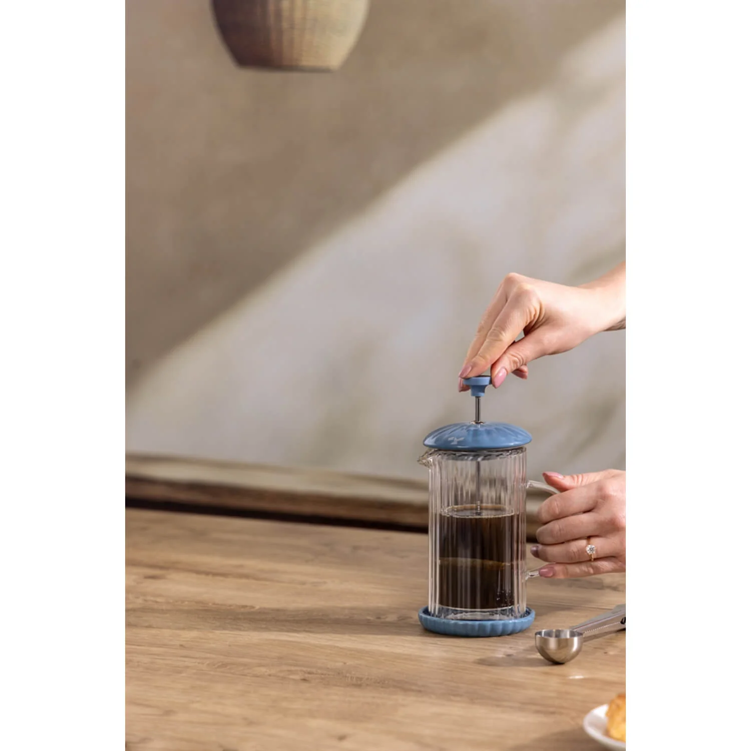 Price & Kensington 350ml Luxe Cafetière With Coffee Scoop - Bluebell - Image 3