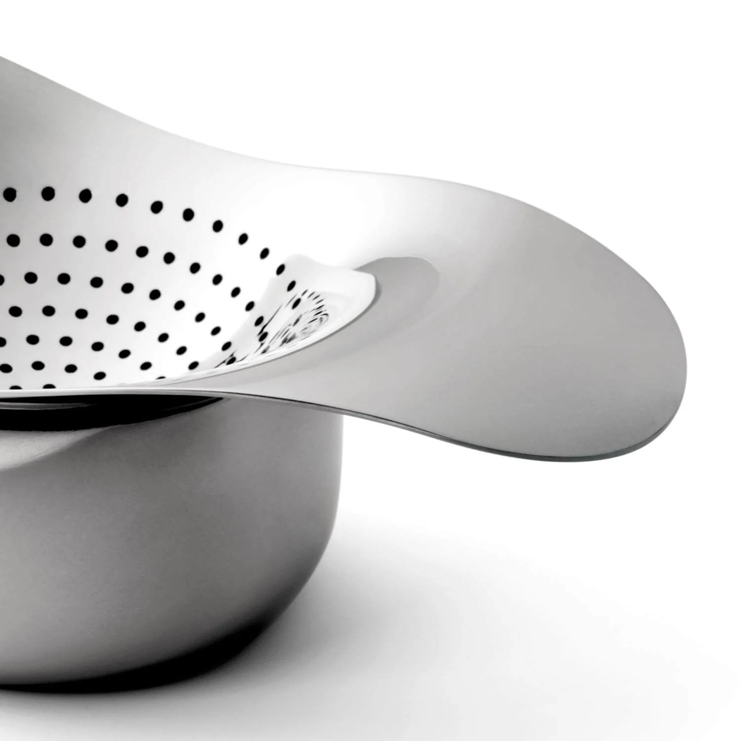 Robert Welch Drift 18|10 Mirror Polished Stainless Steel Tea Strainer with Bowl - Image 2