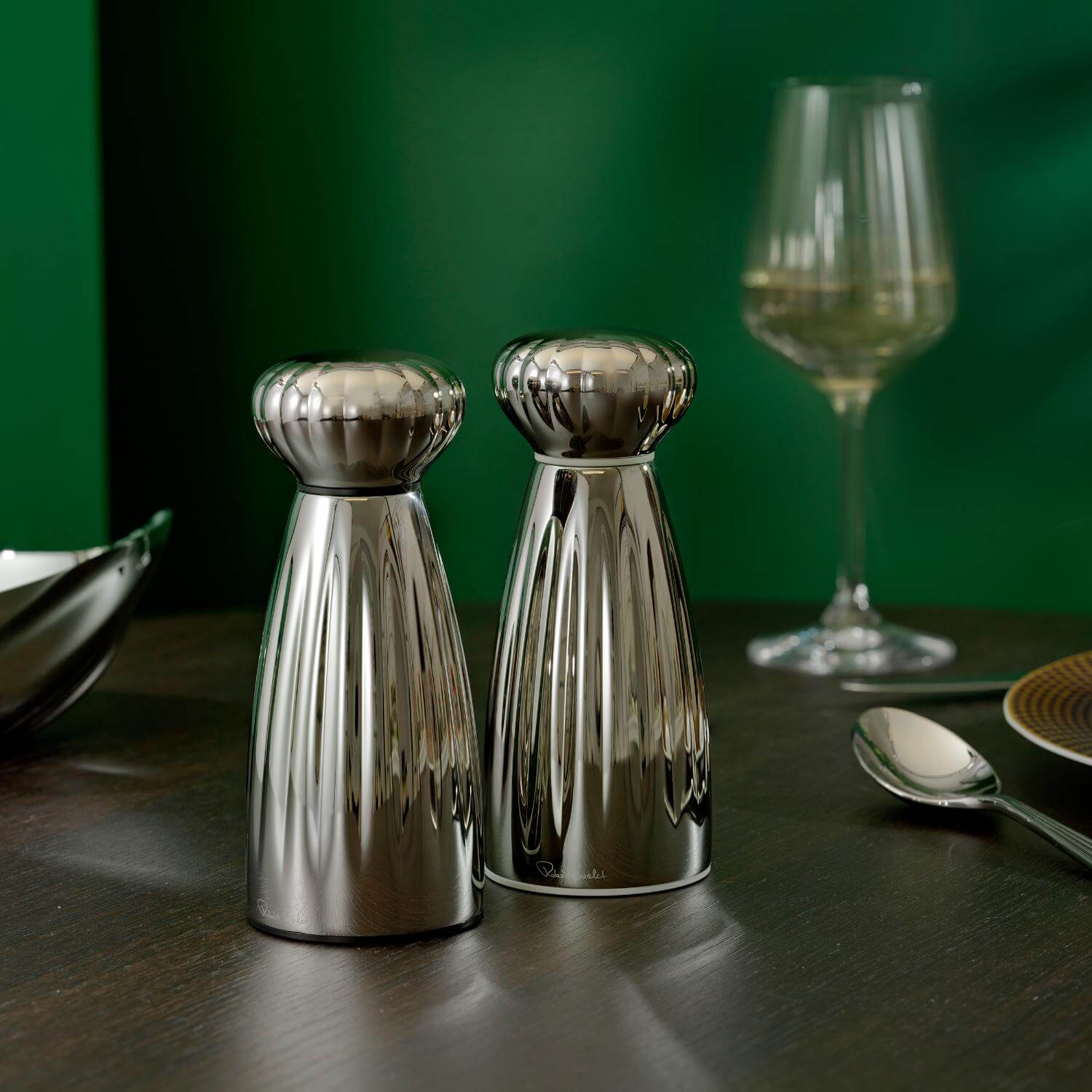 Robert Welch Palm Medium Stainless Steel Salt & Pepper Mill Set with Tray - Bright - Image 2