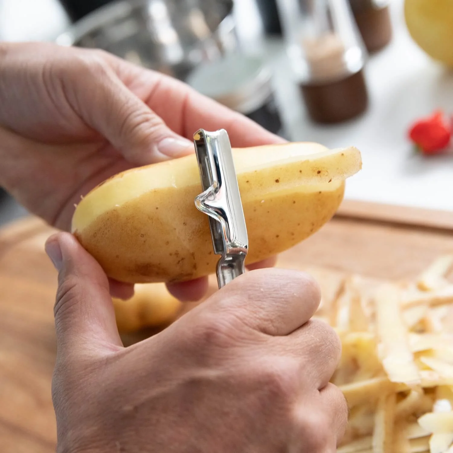 Rosle Stainless Steel Right-Handed Peeler - Image 2