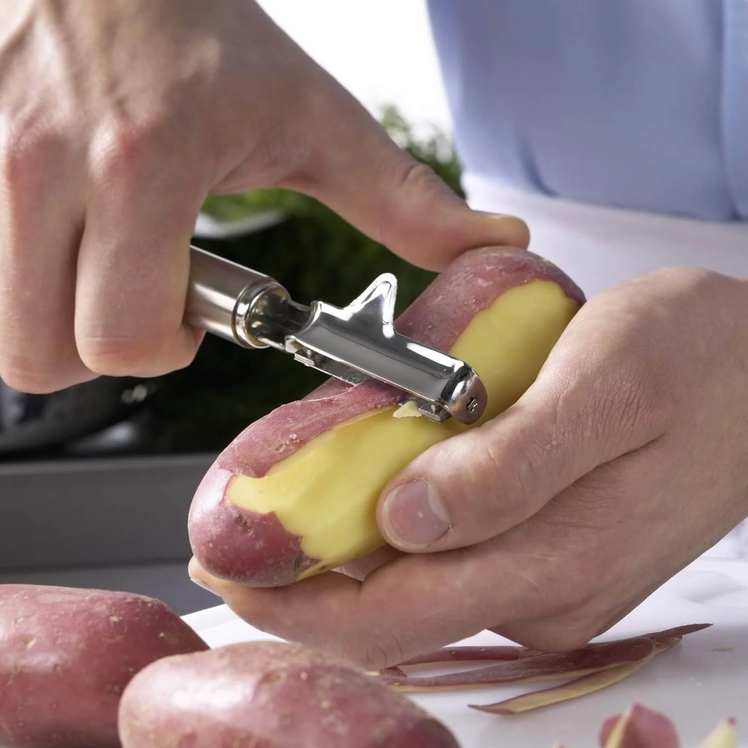 Rosle Stainless Steel Right-Handed Peeler - Image 3