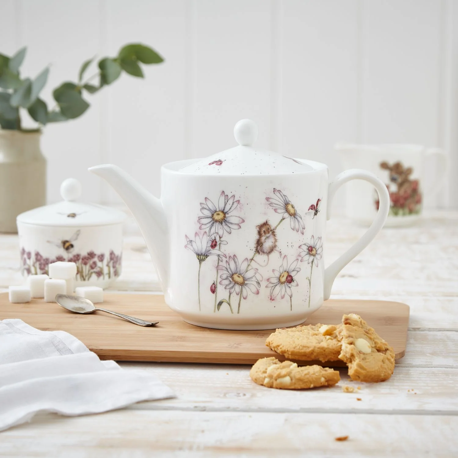 Wrendale Designs by Hannah Dale 2 Pint Teapot - Oops A Daisy - Image 6