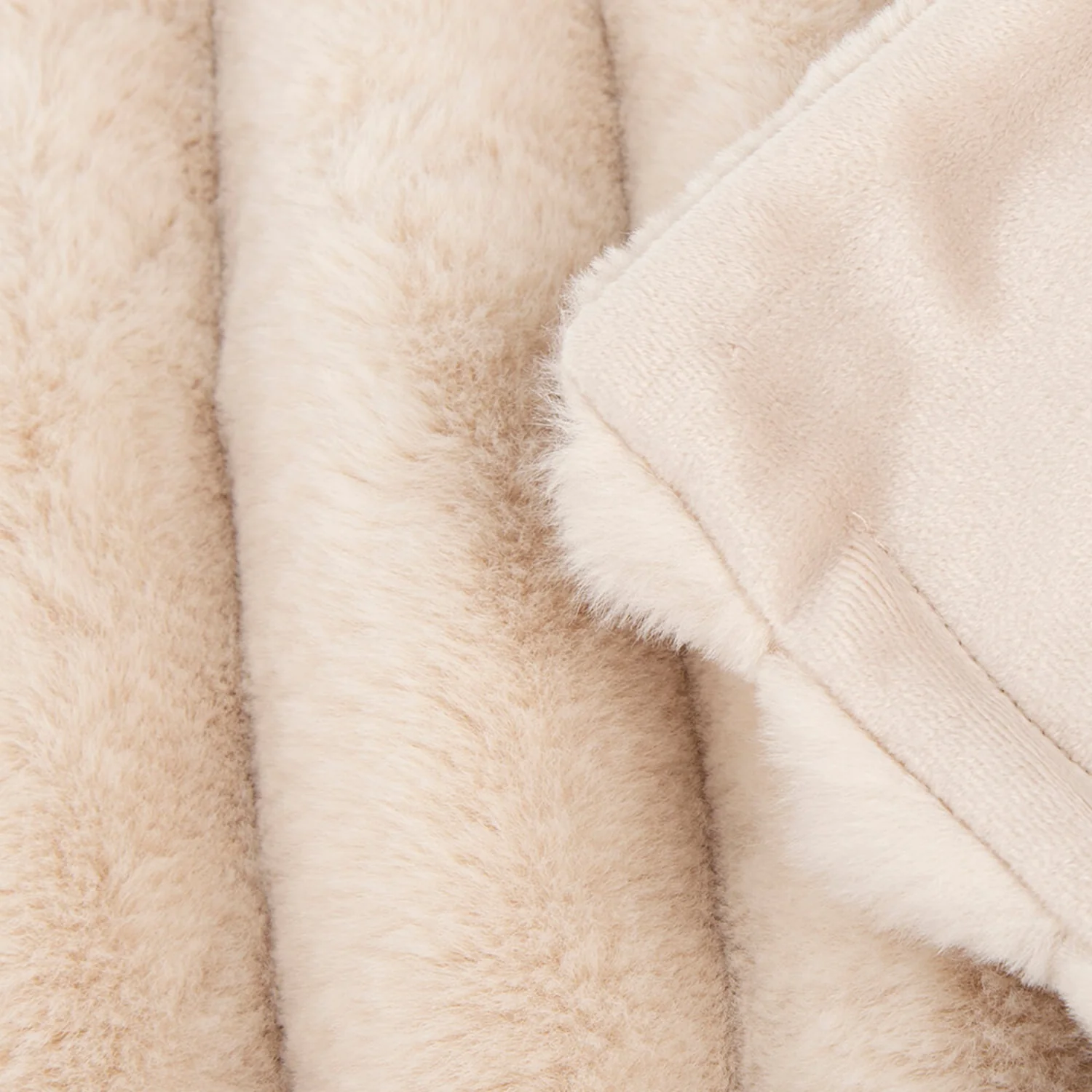 Scruffs® Aspen 100cm x 75cm Pet Blanket - Cream - Image 2