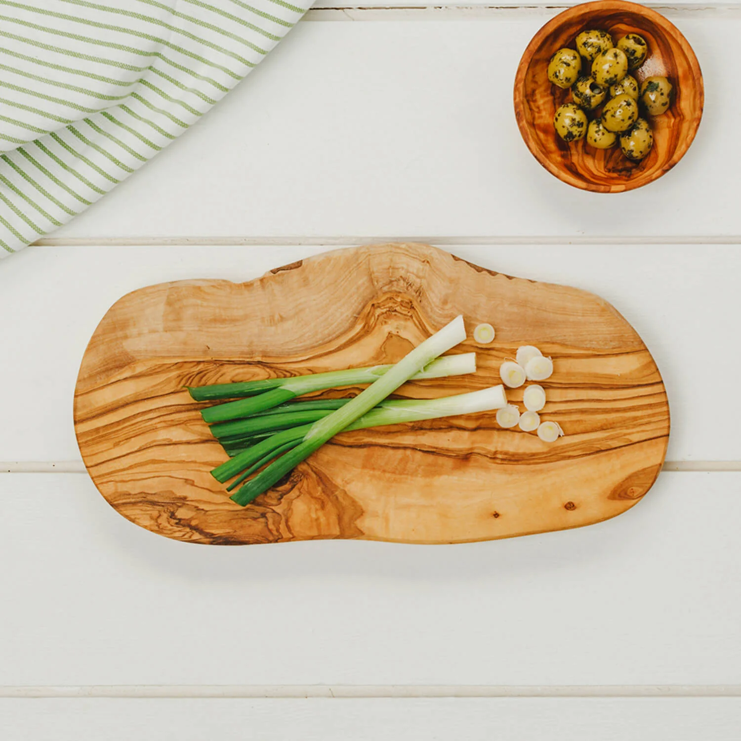 Selbrae House Olive Wood Chopping Board - 30cm - Image 2