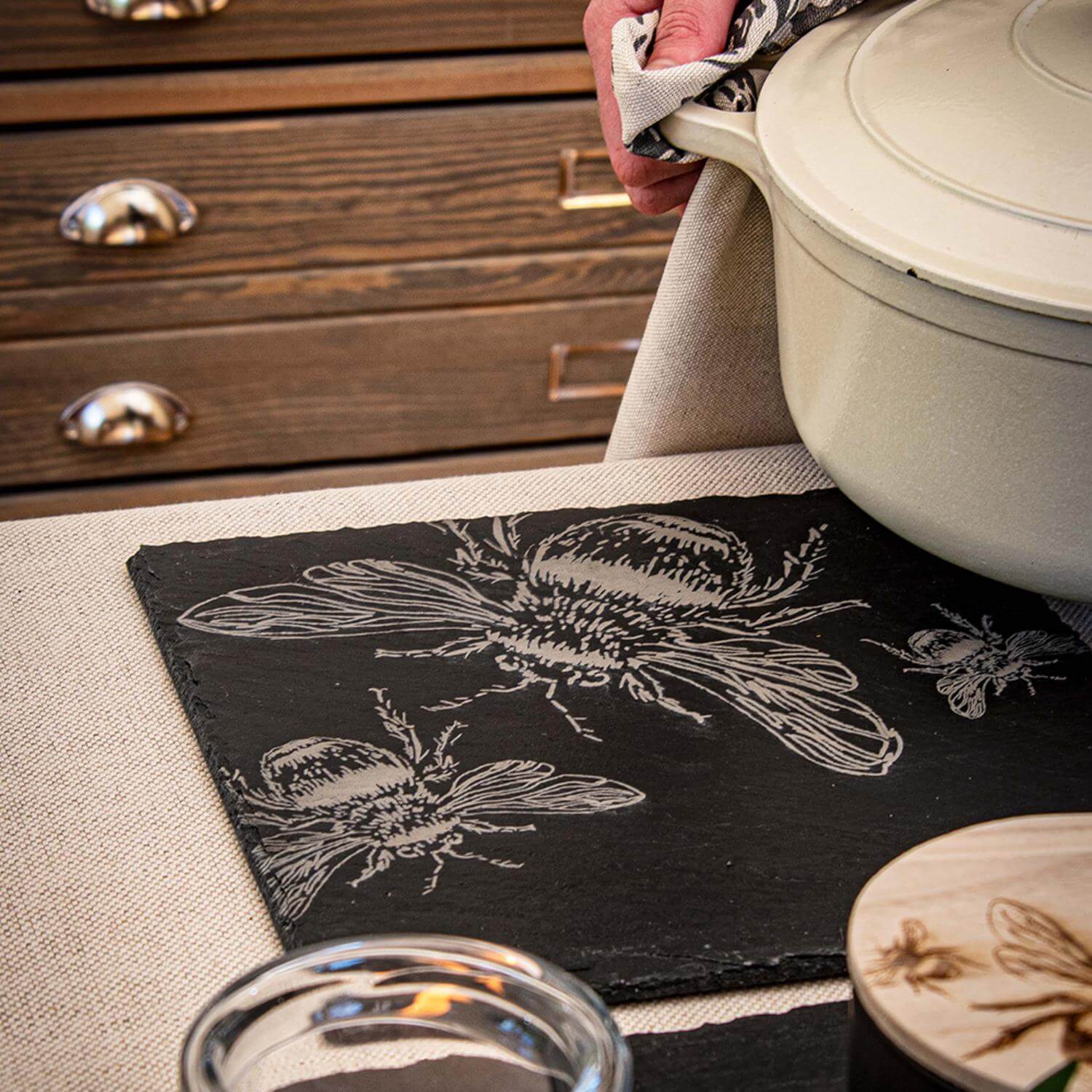 Selbrae House Slate Pot Stand - Bee - Image 2