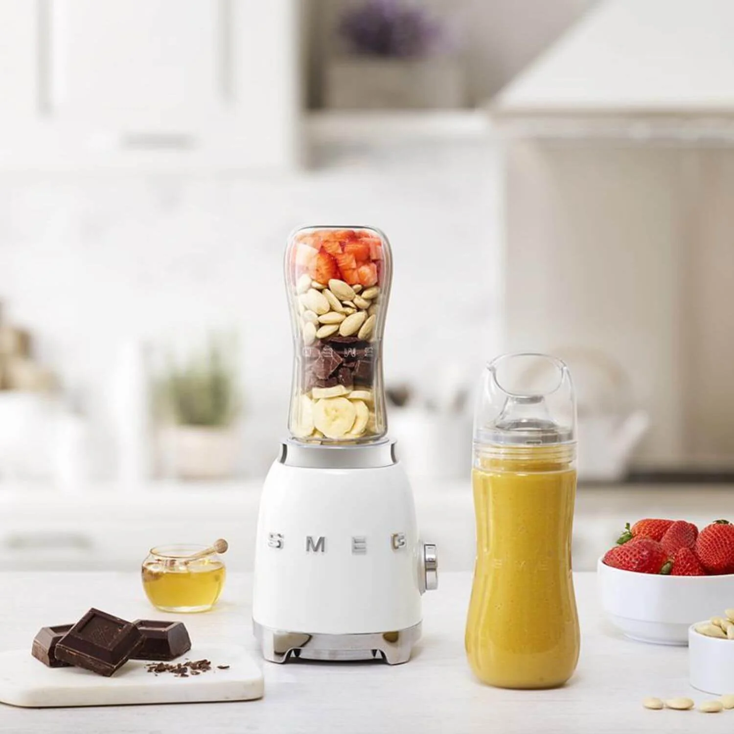 Smeg 50's Style Retro PBF01 Personal Blender - White - Image 6