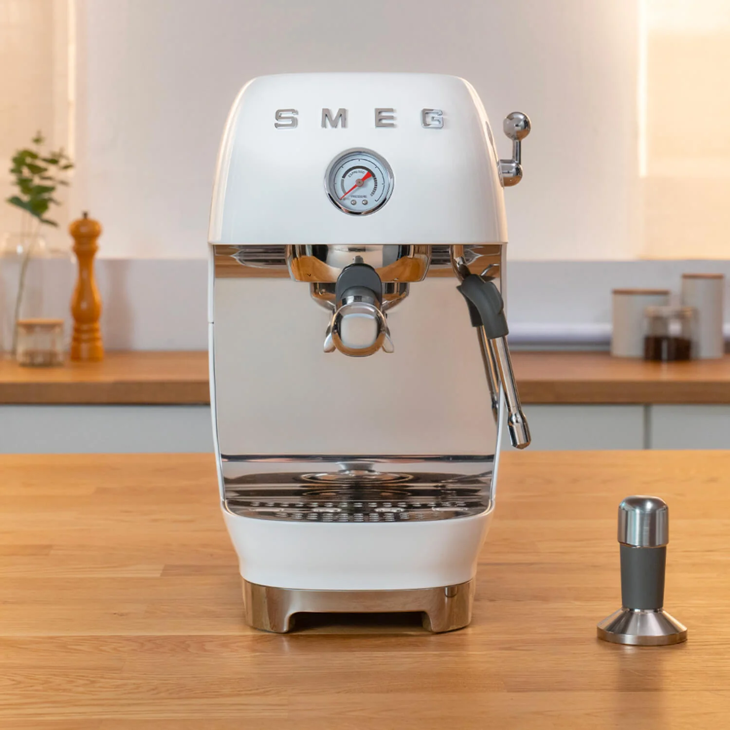 Smeg 50's Style Retro ECF03 Espresso & Cold Brew Coffee Machine - White - Image 9