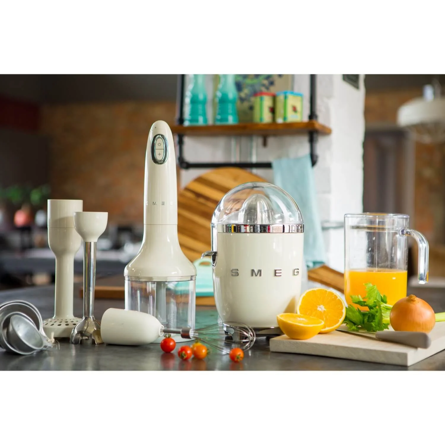 Smeg 50's Style Retro HMF01 Hand Mixer - Cream - Image 11