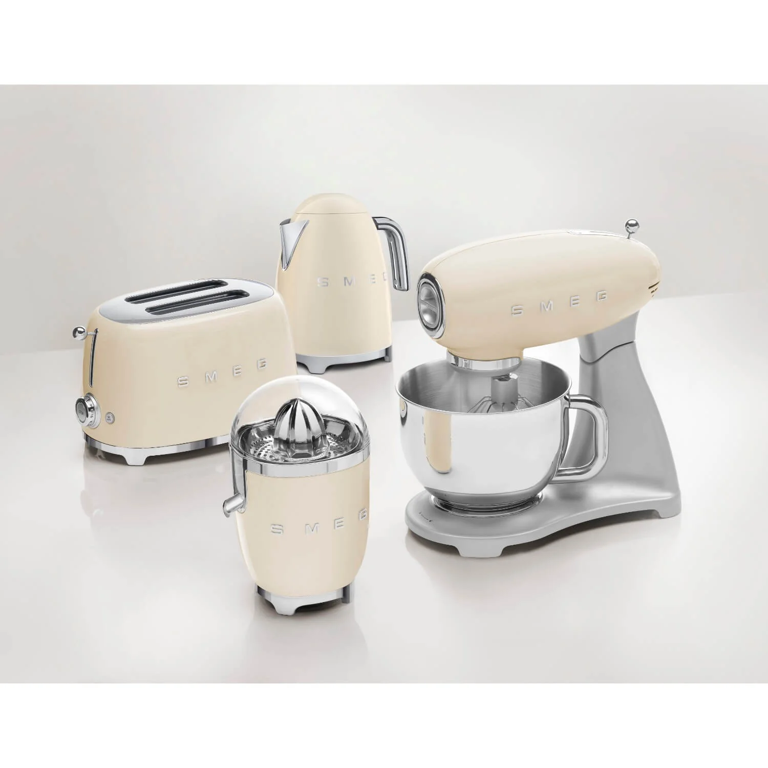 Smeg 50's Style Retro HMF01 Hand Mixer - Cream - Image 8