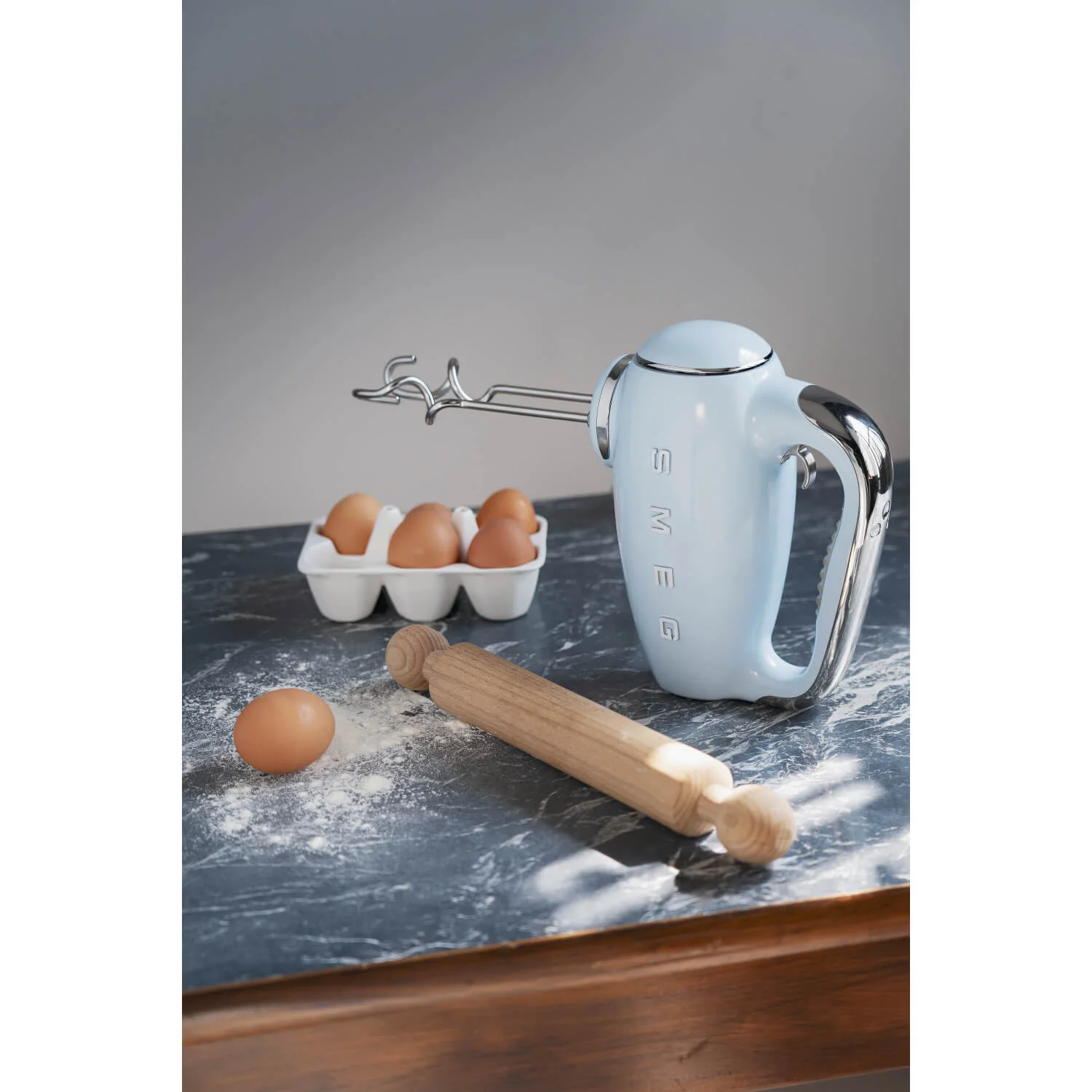 Smeg 50's Style Retro HMF01 Hand Mixer - Pastel Blue - Image 8