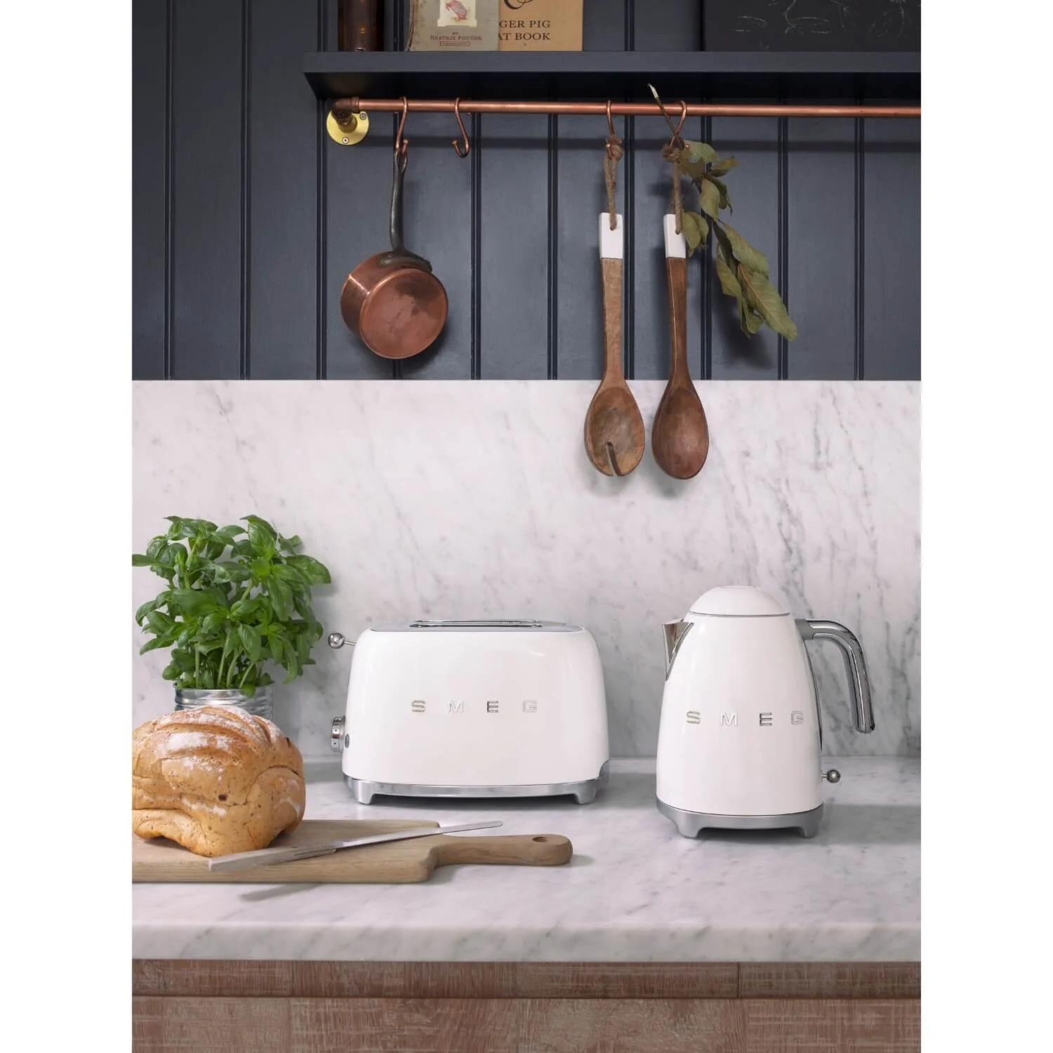 Smeg 50's Style Retro HMF01 Hand Mixer - White - Image 9