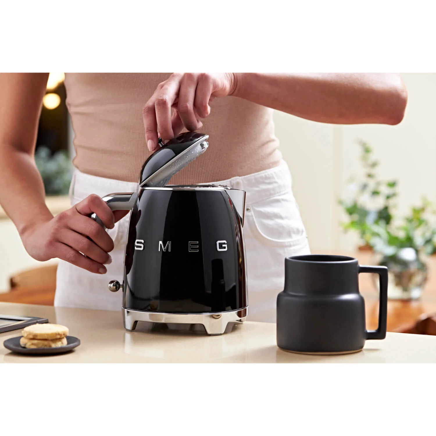Smeg Mini Kettle & 2 Slice Toaster Set - Black - Image 16