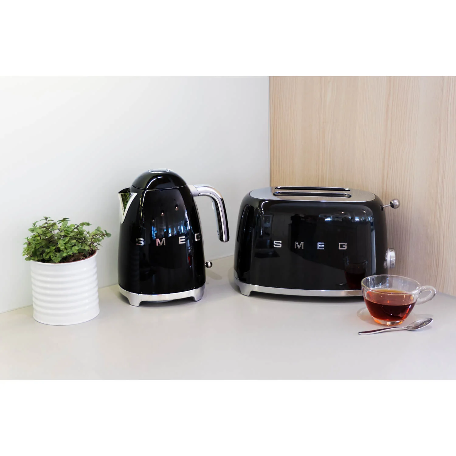 Smeg Mini Kettle & 2 Slice Toaster Set - Black - Image 17