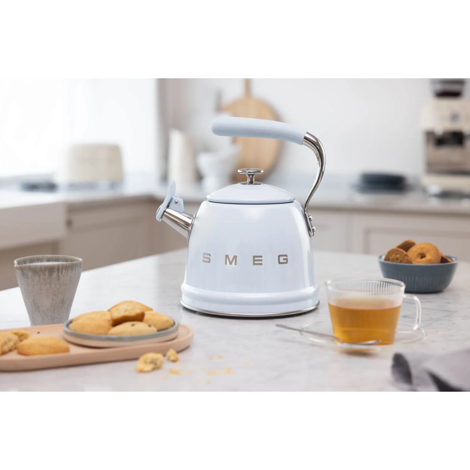 Smeg 50's Retro Style WKF01 Whistling Stove Top Kettle - Pastel Blue - Image 7