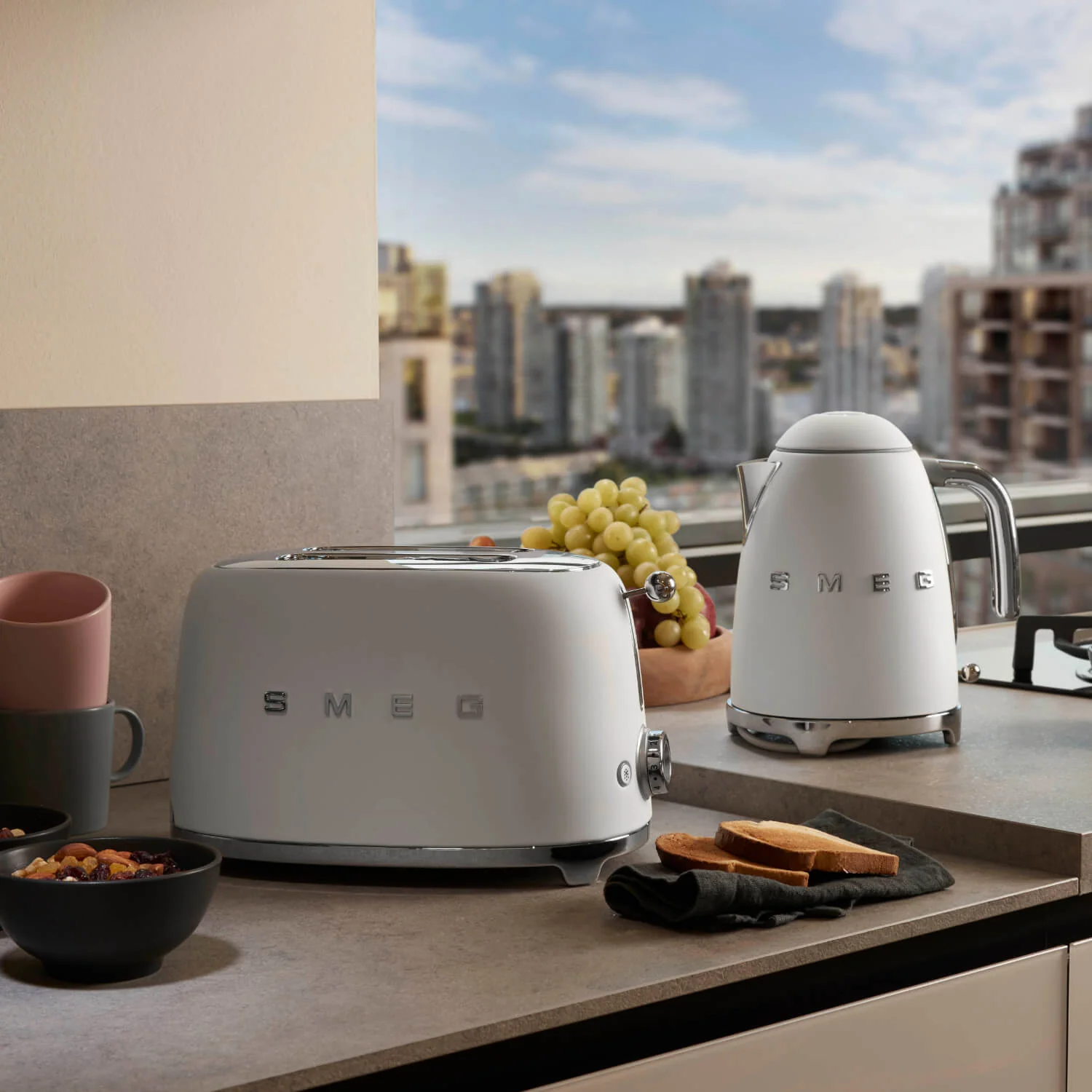Smeg 50's Style Retro TSF01 2 Slice Toaster - Matte White - Image 6