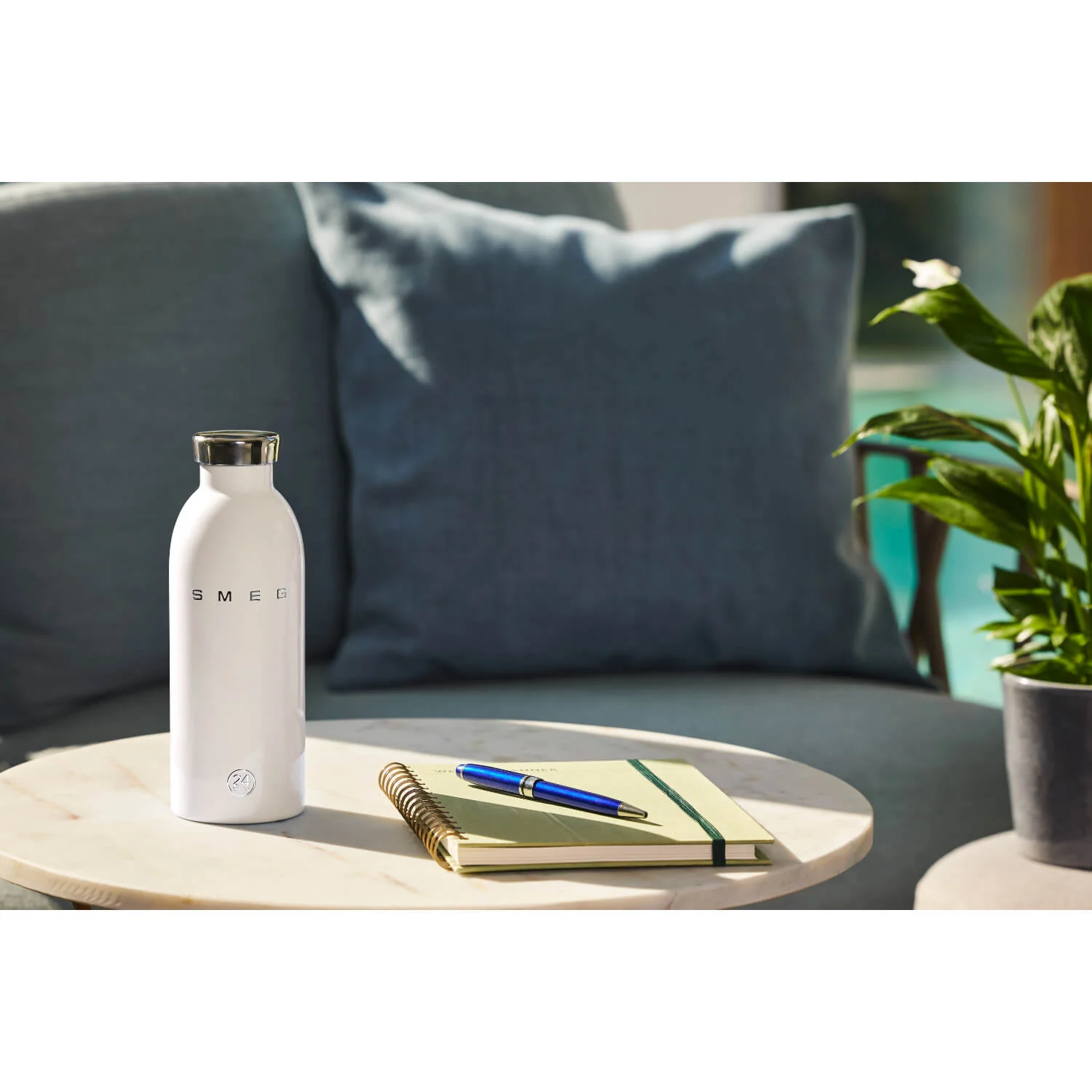 Smeg x 24Bottles® 50's Style Reusable 500ml Clima Bottle - White - Image 7