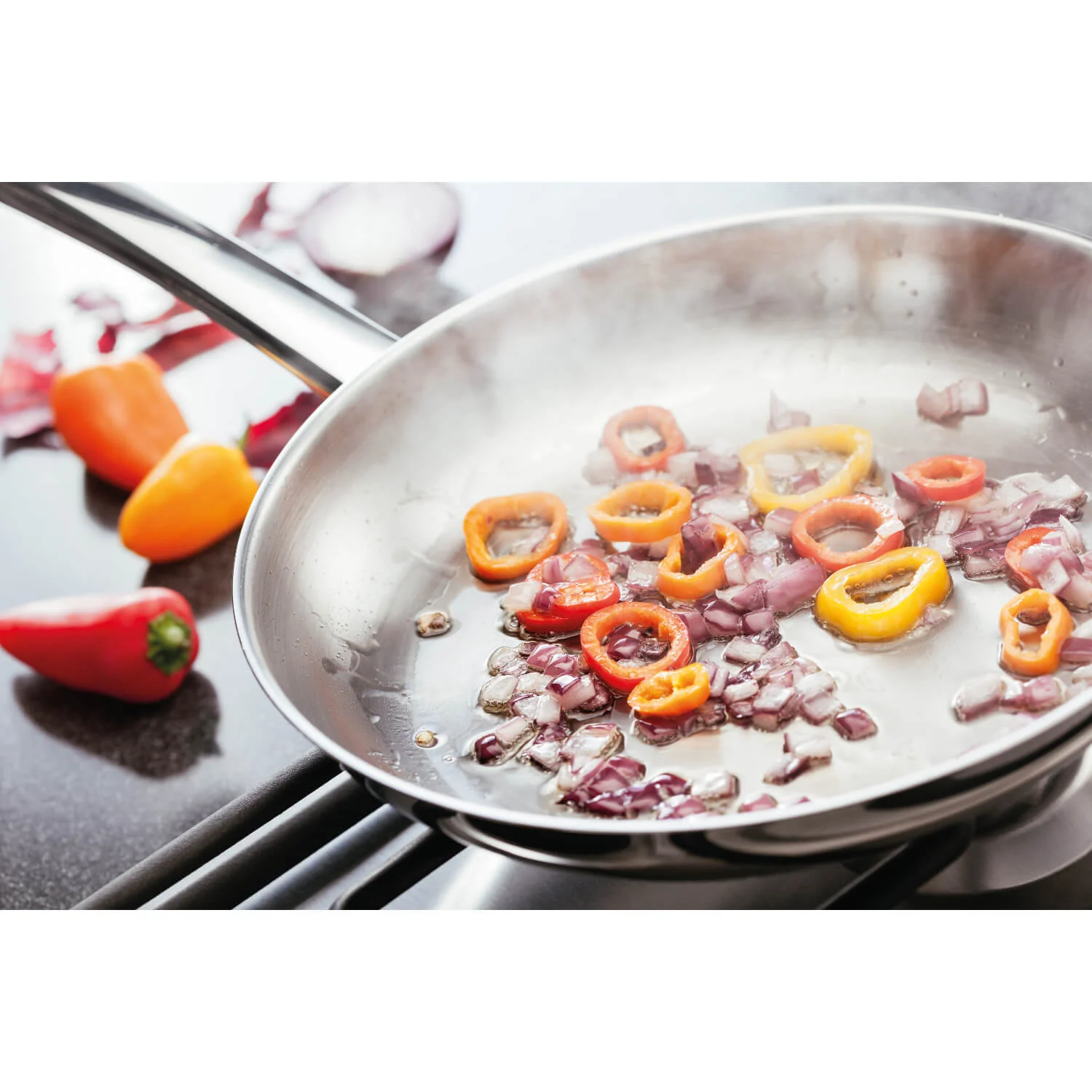 Stellar 1000 Saute Pan With Lid - 26cm - Image 2