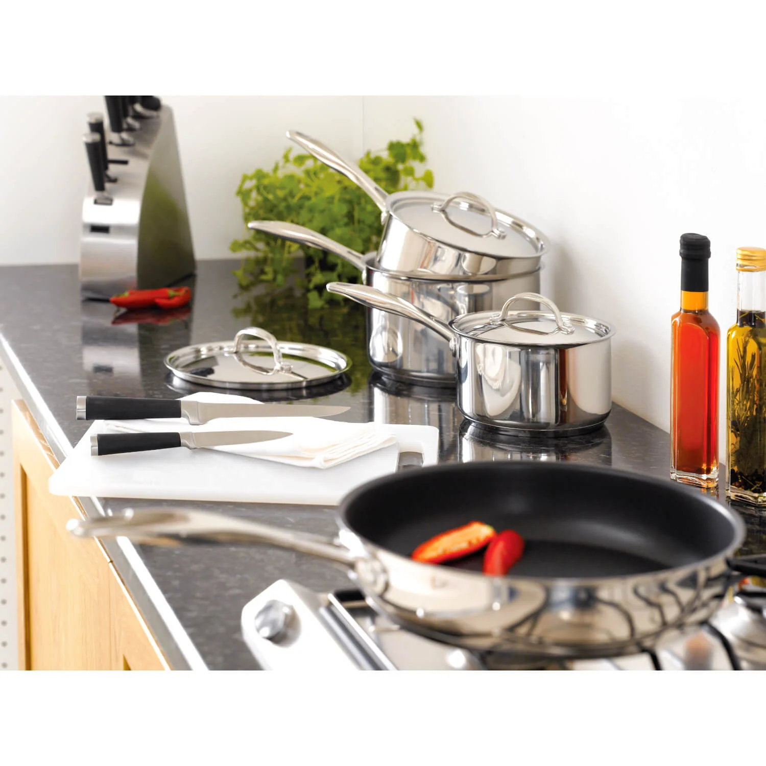 Stellar 7000 Draining Saucepan With Glass Lid - 14cm - Image 3