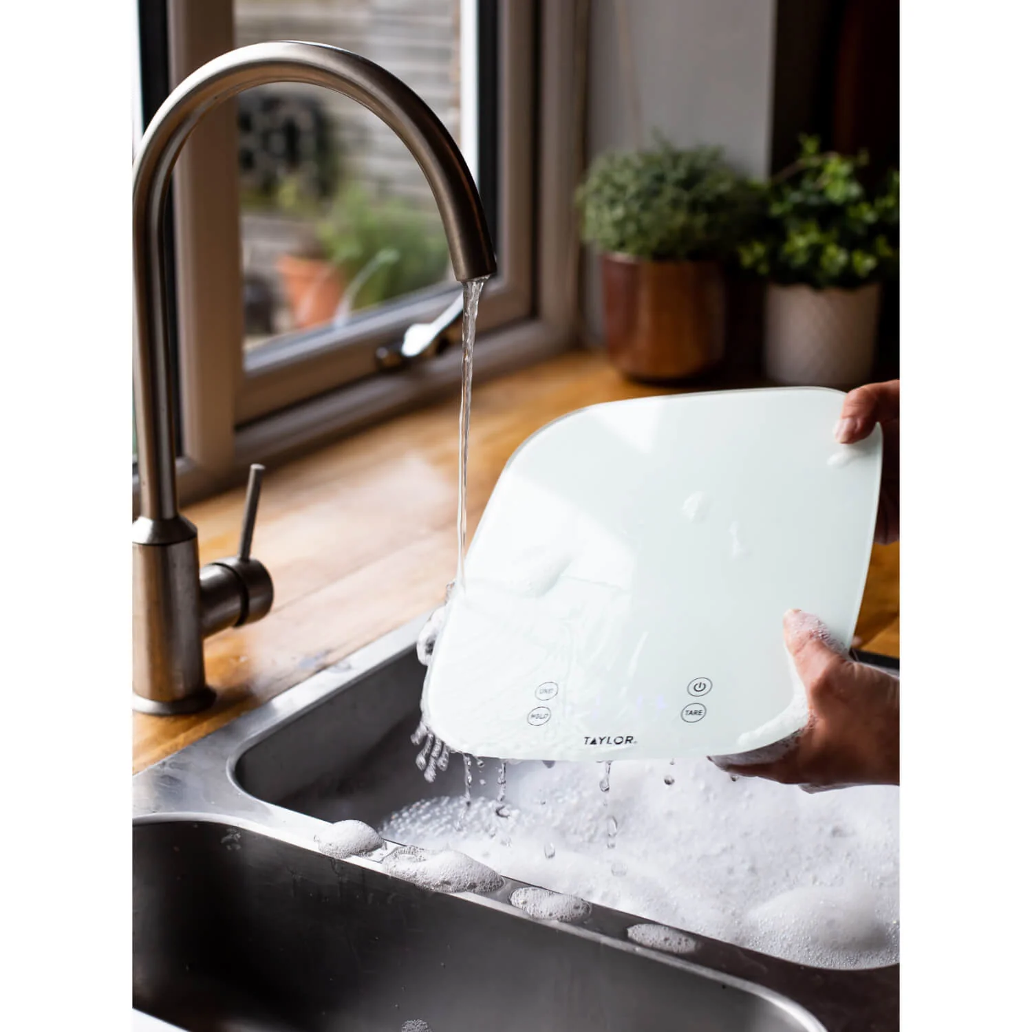 Taylor Pro Waterproof Digital 14kg Kitchen Scale - White - Image 4