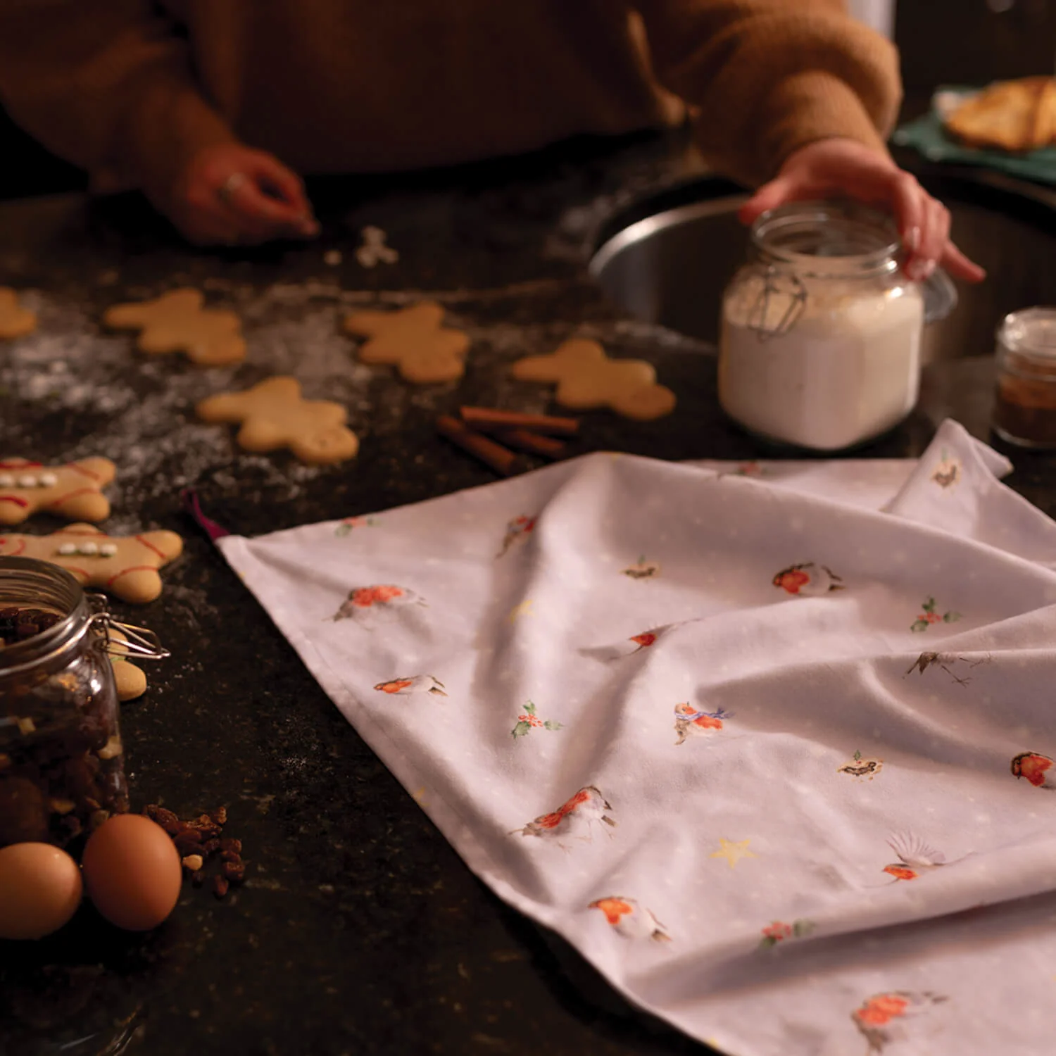 Wrendale Designs by Hannah Dale 100% Cotton Christmas Tea Towel - Season's Tweetings - Robin - Image 5