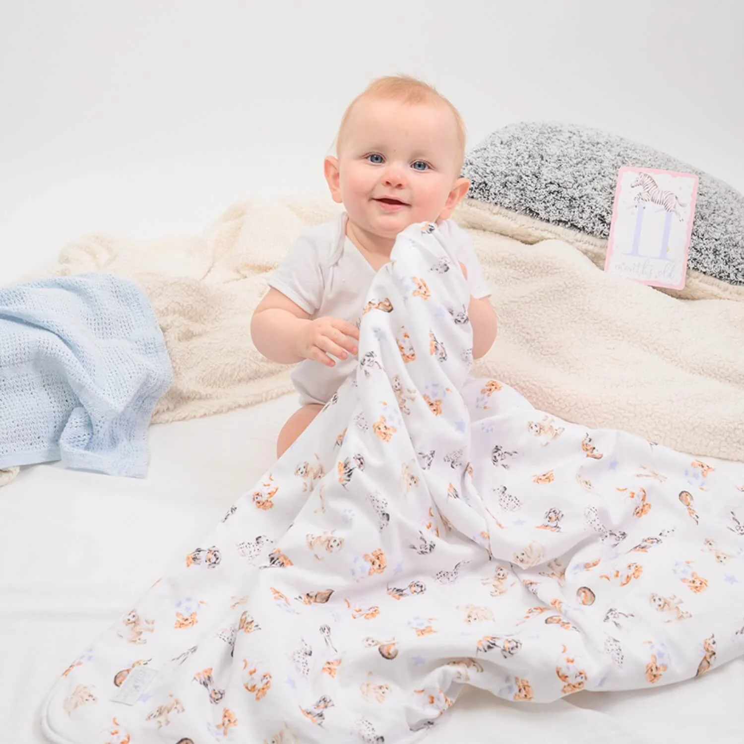 Wrendale Designs by Hannah Dale Little Wren Baby Blanket - Little Paws - Dog - Image 4