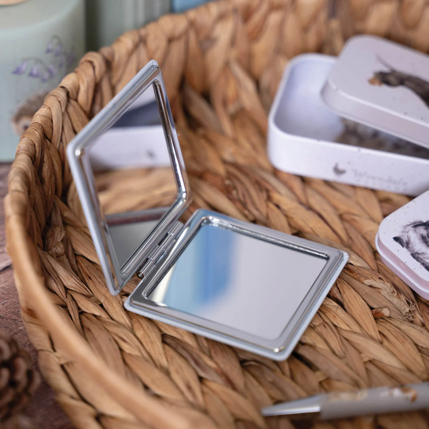 Wrendale Designs by Hannah Dale Compact Mirror - Daisy Coo - Highland Cow - Image 3
