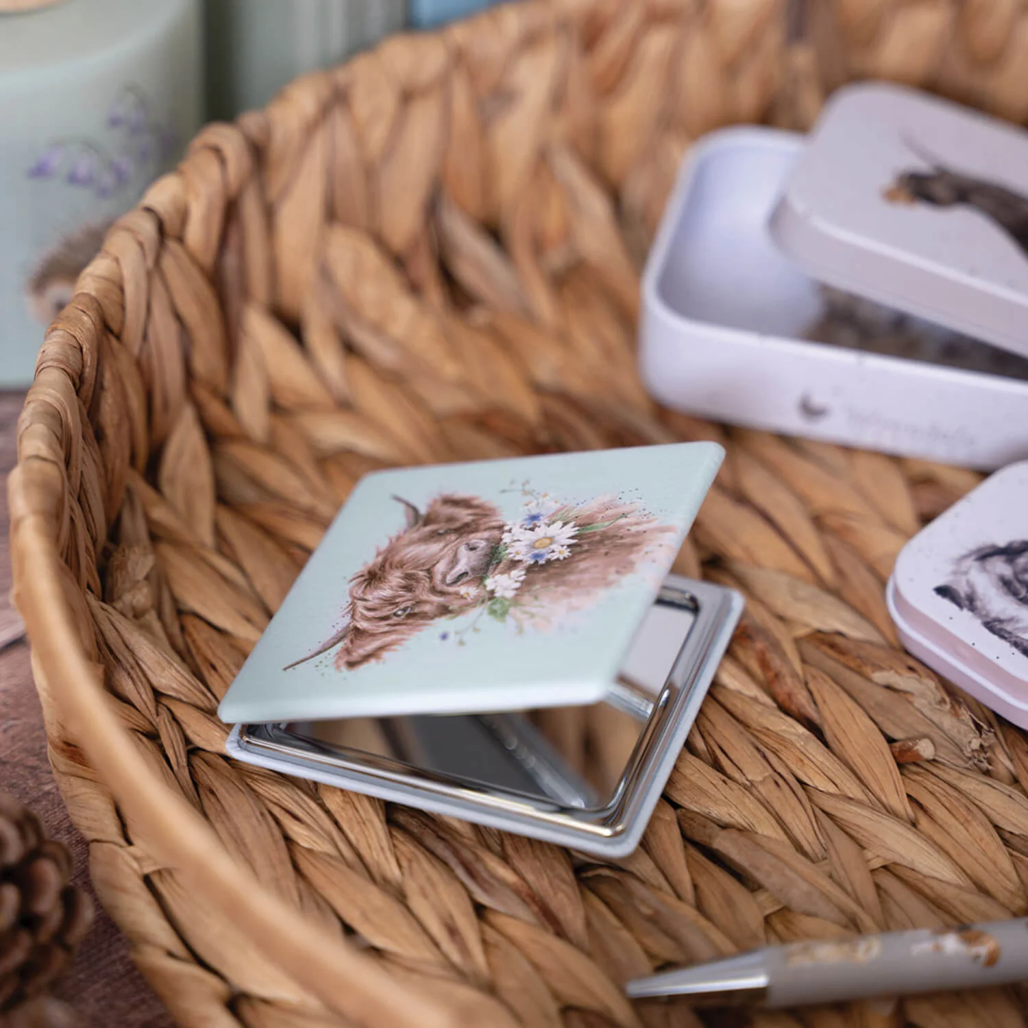 Wrendale Designs by Hannah Dale Compact Mirror - Daisy Coo - Highland Cow - Image 5