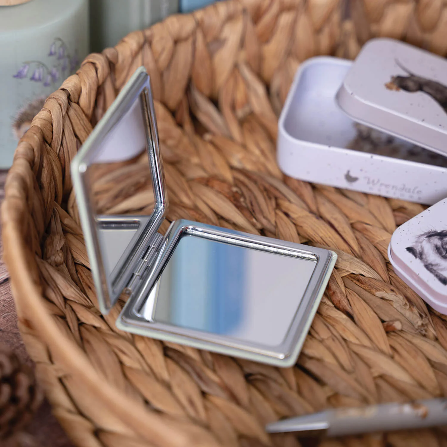 Wrendale Designs by Hannah Dale Compact Mirror - Head Clover Heels - Rabbit - Image 3