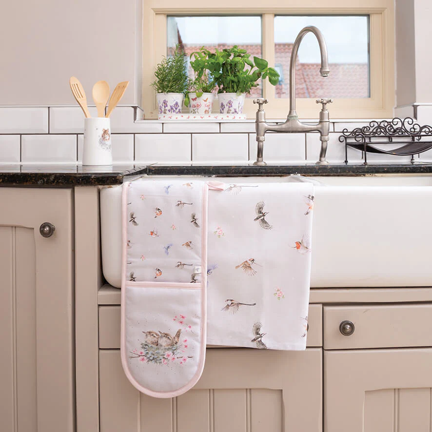 Wrendale Designs by Hannah Dale Double Oven Glove - Feathered Friends - Image 3